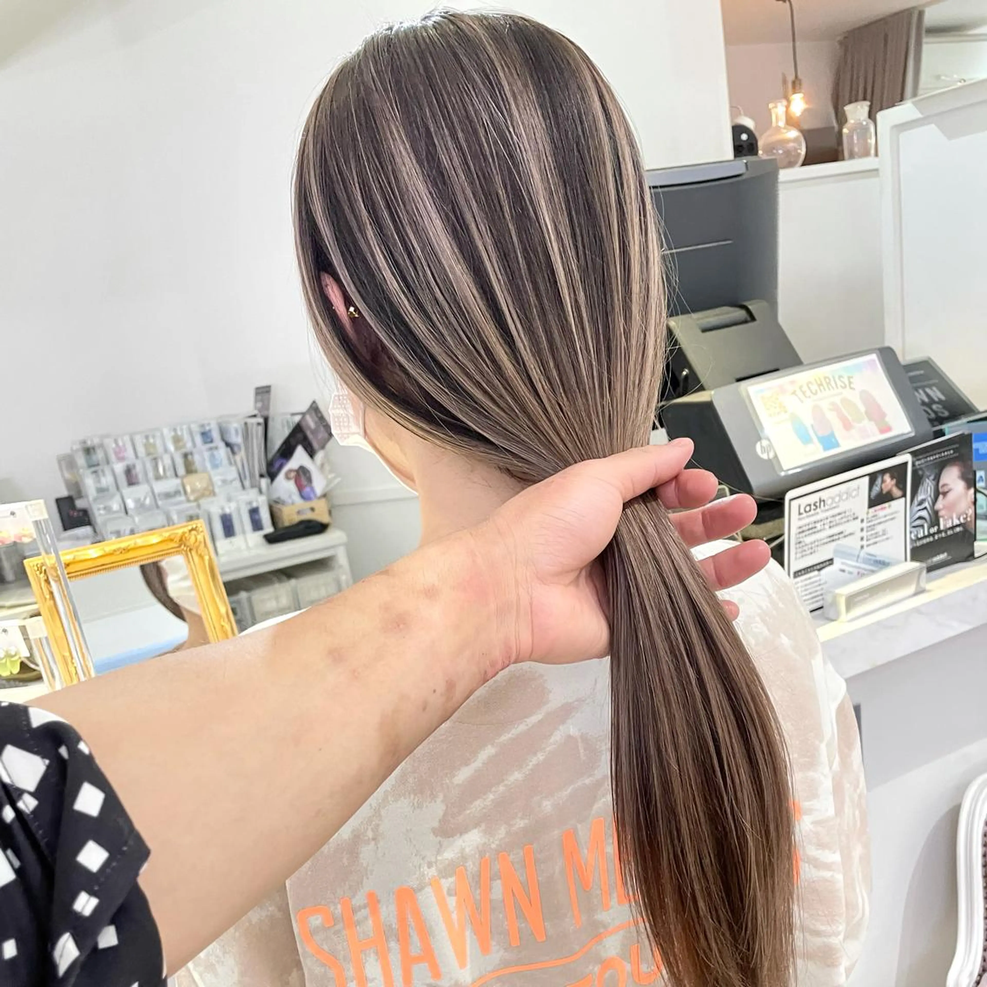 ロング ヘアカラー トリートメント Lit所属・Lit.豊橋 夏目のヘアスタイル