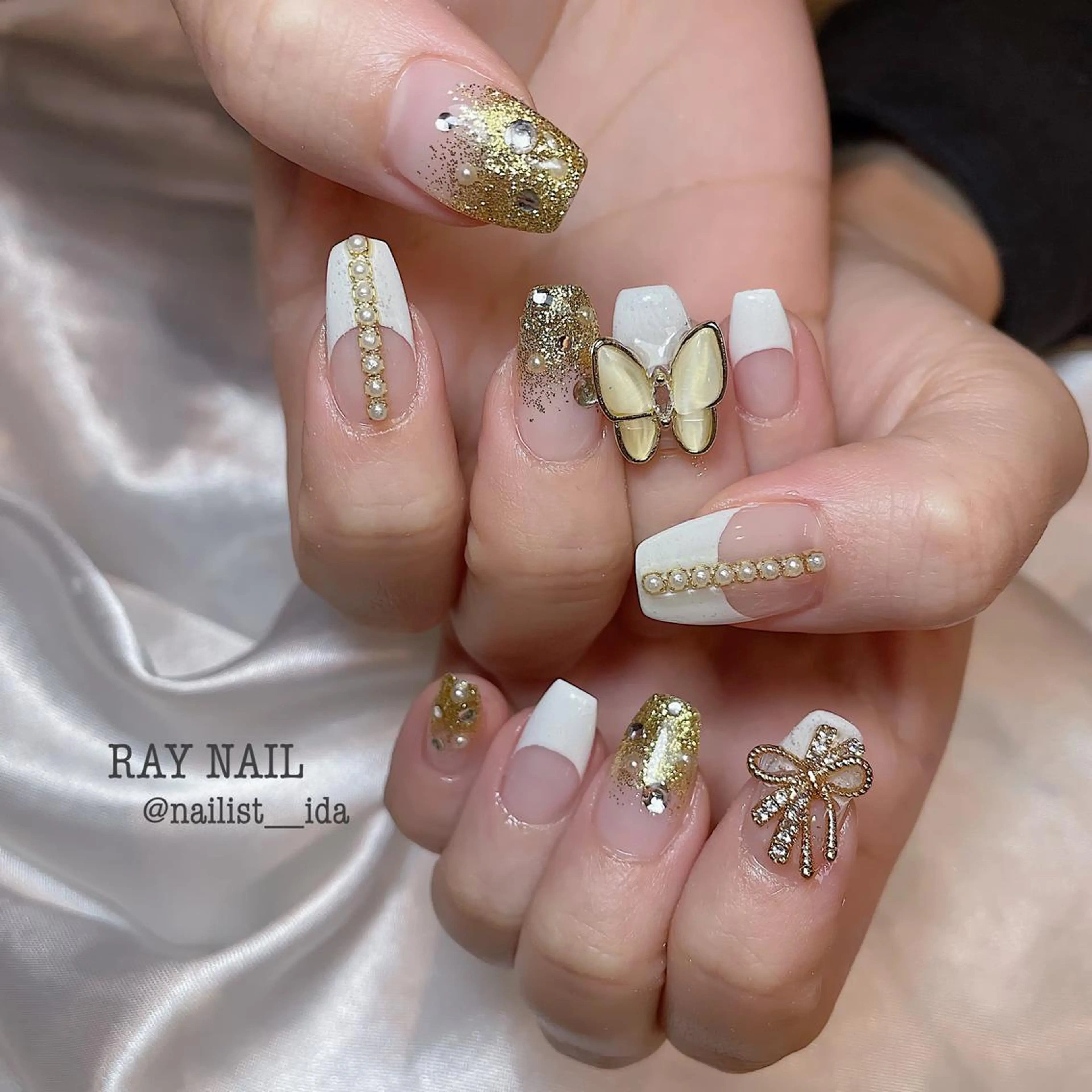 ネイル ゴールド キラキラネイル リボン Arowa 伊田のネイルデザイン