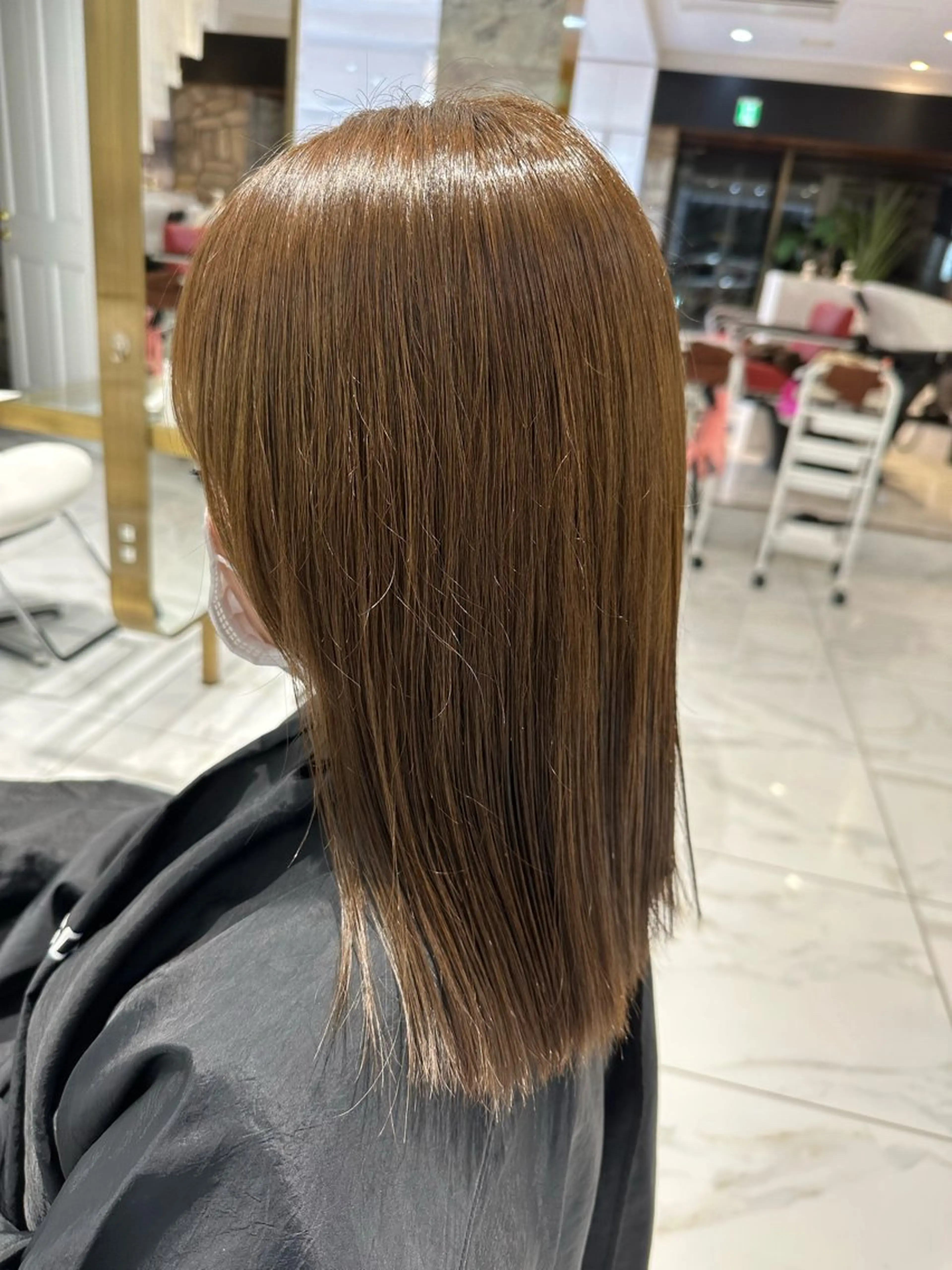 セミロング カラー 透明感カラー イルミナカラー 髪質改善 トリートメント 半田 陽菜のヘアスタイル