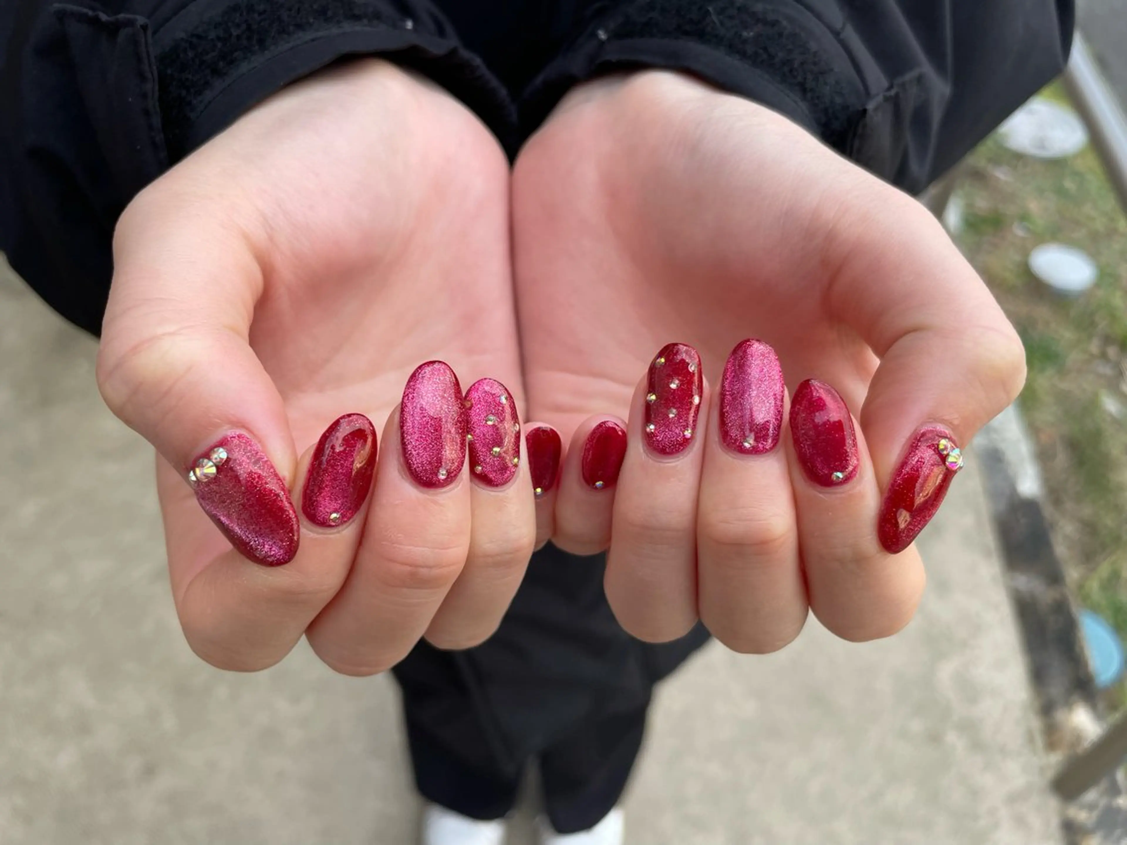 ネイル マグネットネイル 赤色 冬ネイル クリスマス Nail salon Betty❤︎のネイルデザイン