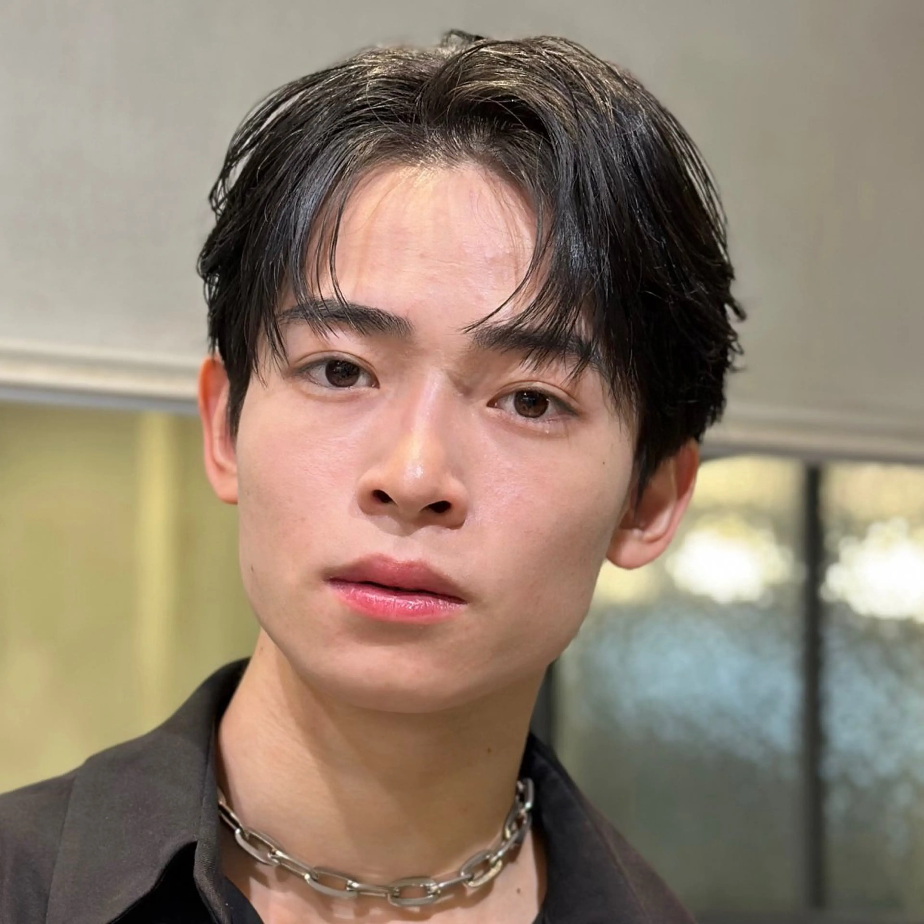 ミディアム パーマ メンズ ミディアムパーマ メンズパーマ くせ毛 縮毛矯正 カット 縮毛矯正 トリートメント ヘッドスパ 【池袋店 店長】伊藤 昂樹/曲がる縮毛矯正のヘアスタイル