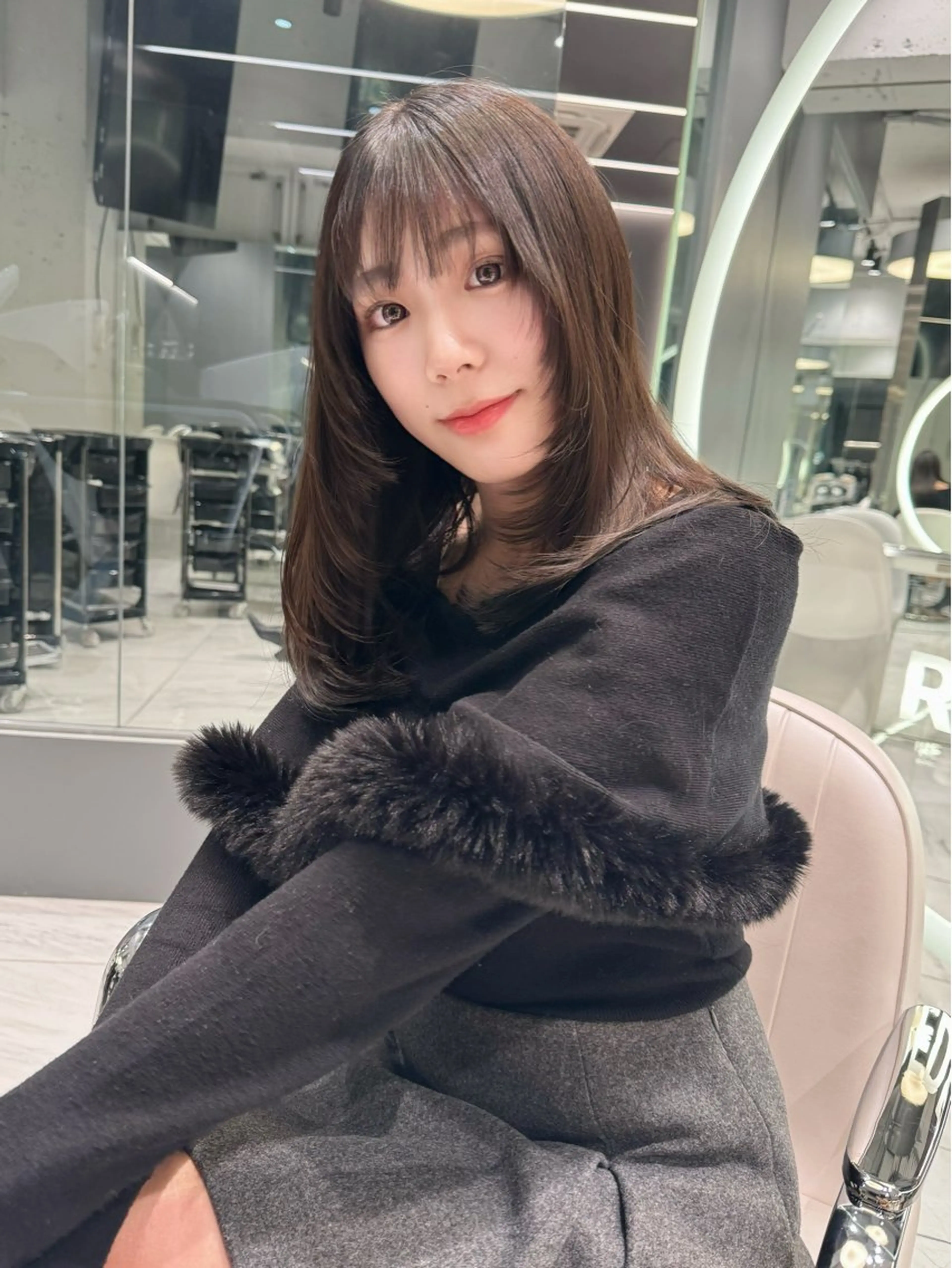 セミロング 顔まわりレイヤー 顔周りカット レイヤーカット REDEAL SHIBUYA所属・maya/レイヤー カット/ミインパーマのヘアスタイル
