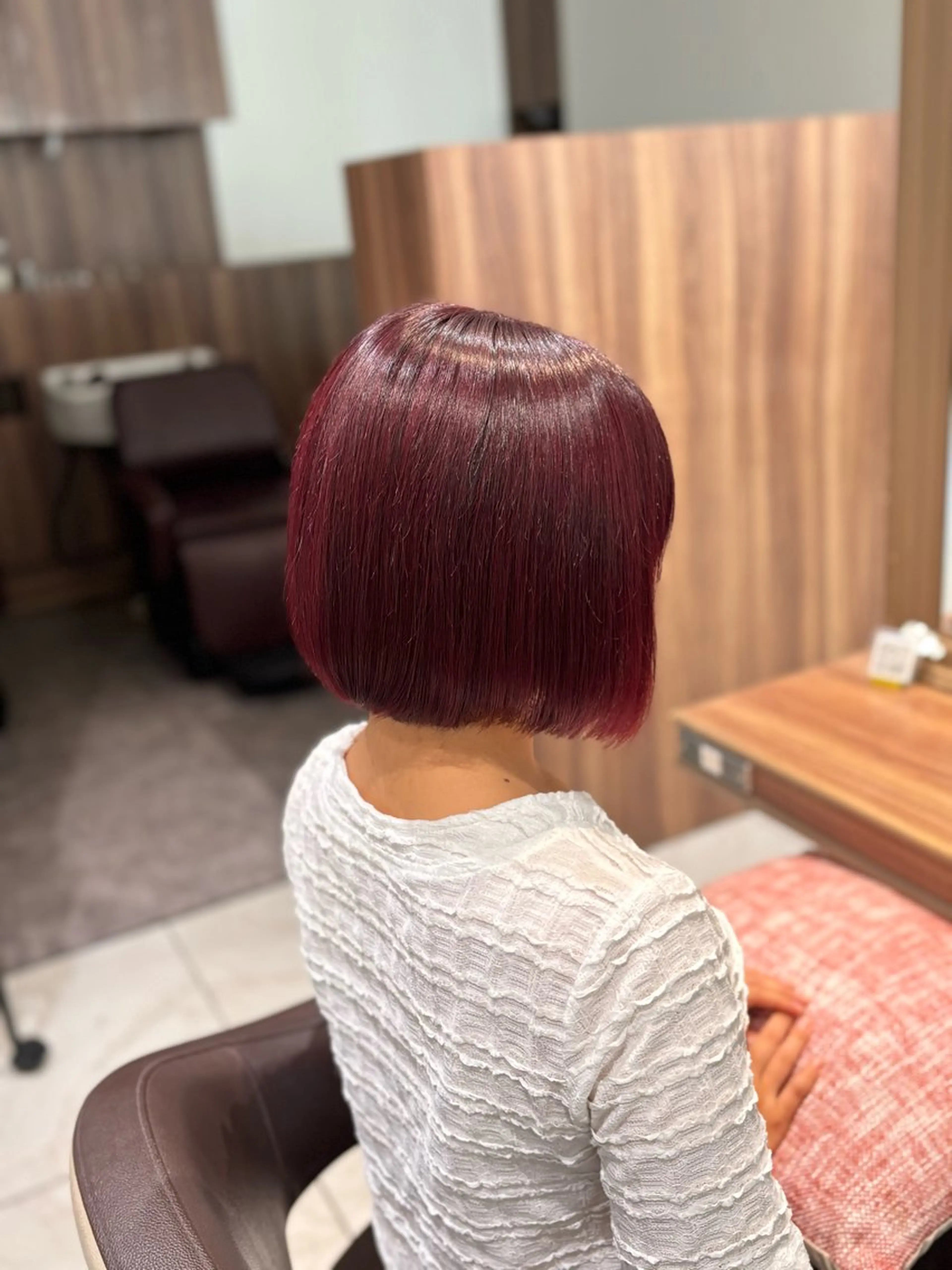 ショート カラー ボルドーカラー ツヤ髪縮毛矯正💫/ ハイトーン/あゆみのヘアスタイル