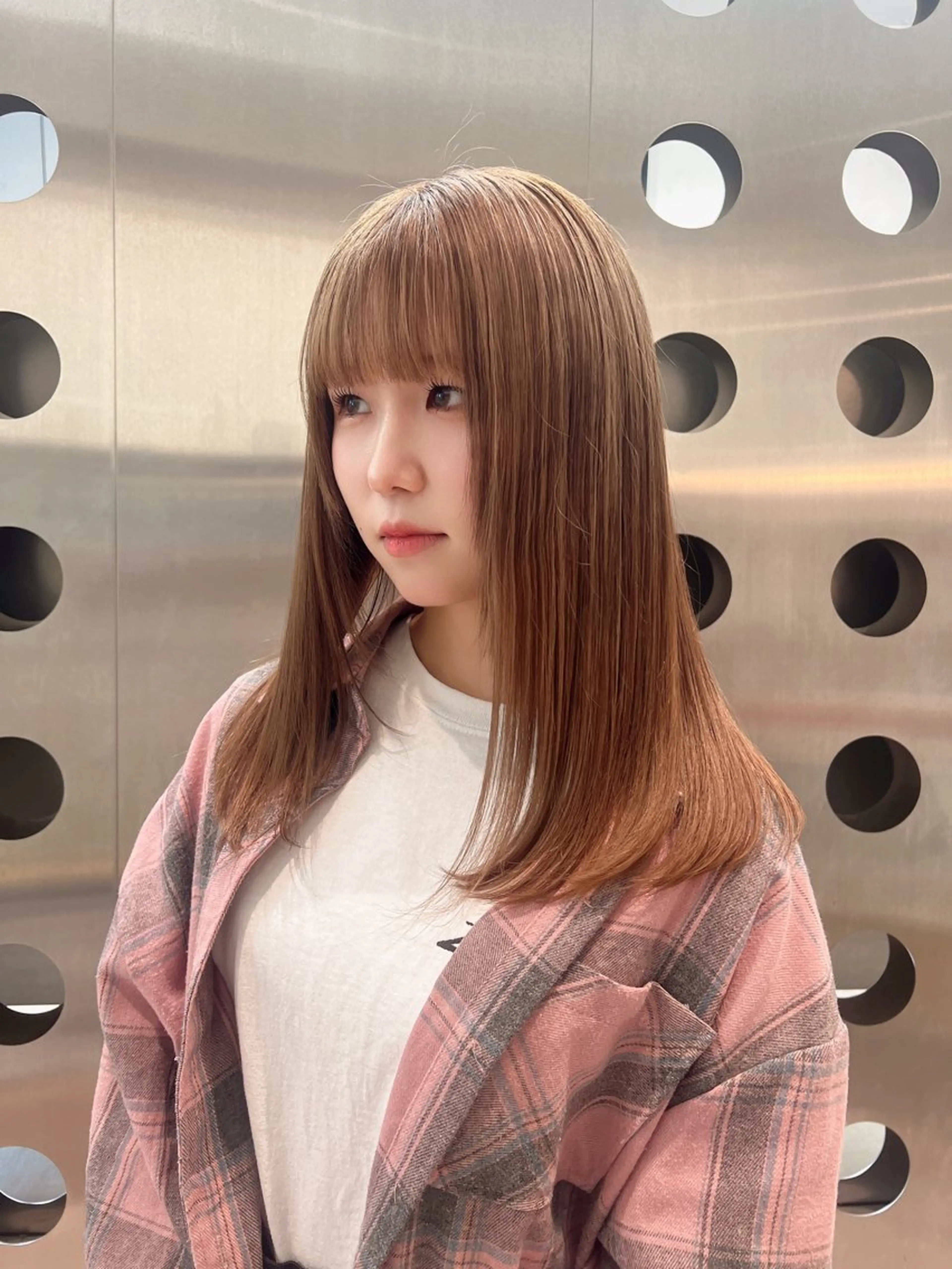 ミディアム カラー ベージュカラー ブリーチ 堀江 /木下椋麻のヘアスタイル