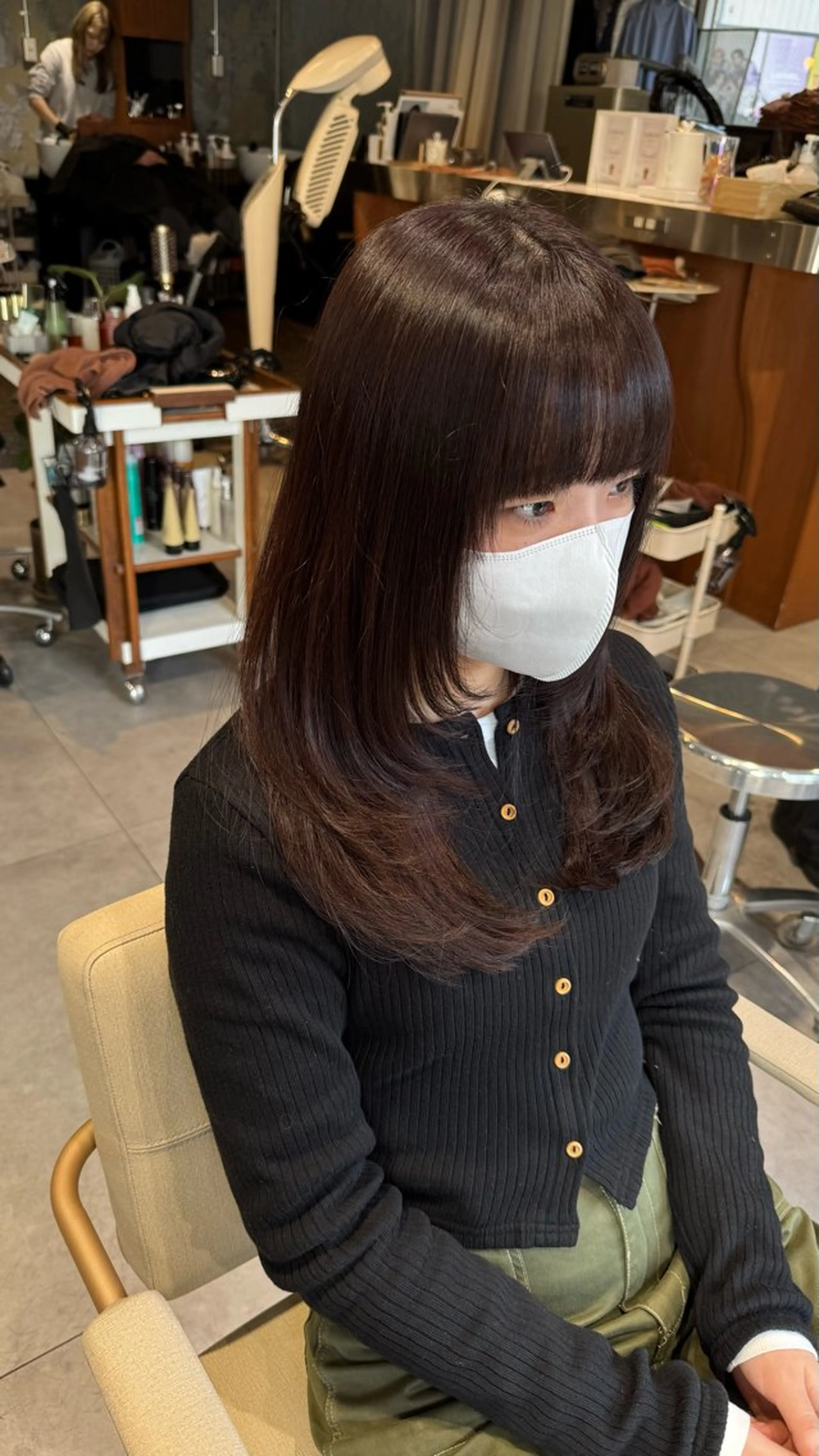 セミロング esse大阪茶屋町店所属・レイヤーカット 新井田陽寿のヘアスタイル