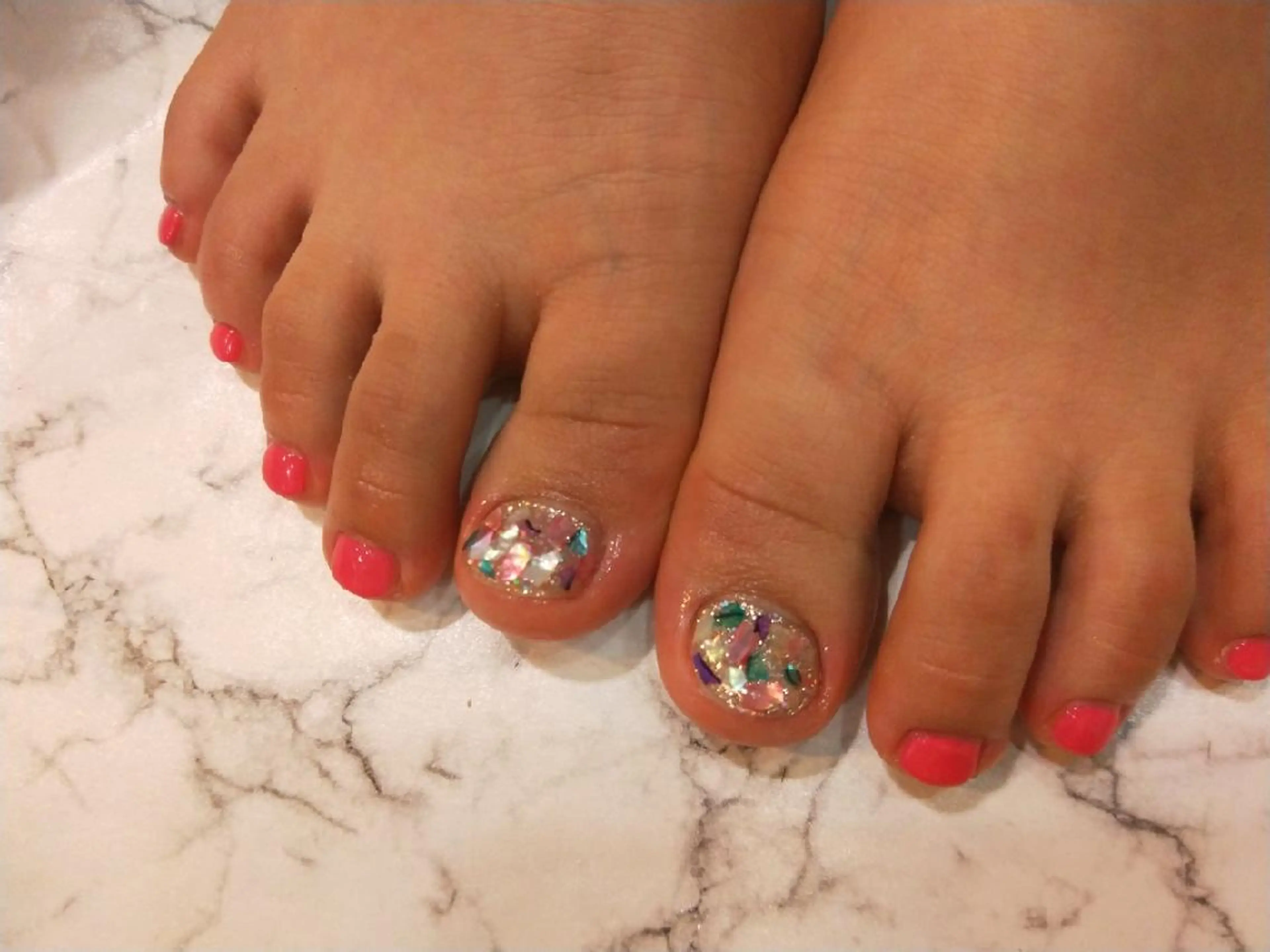 ネイル フットネイル R'well所属・はばすみれ🎀ﾈｲﾙ 光ﾌｪｲｼｬﾙ ﾍｱのネイルデザイン