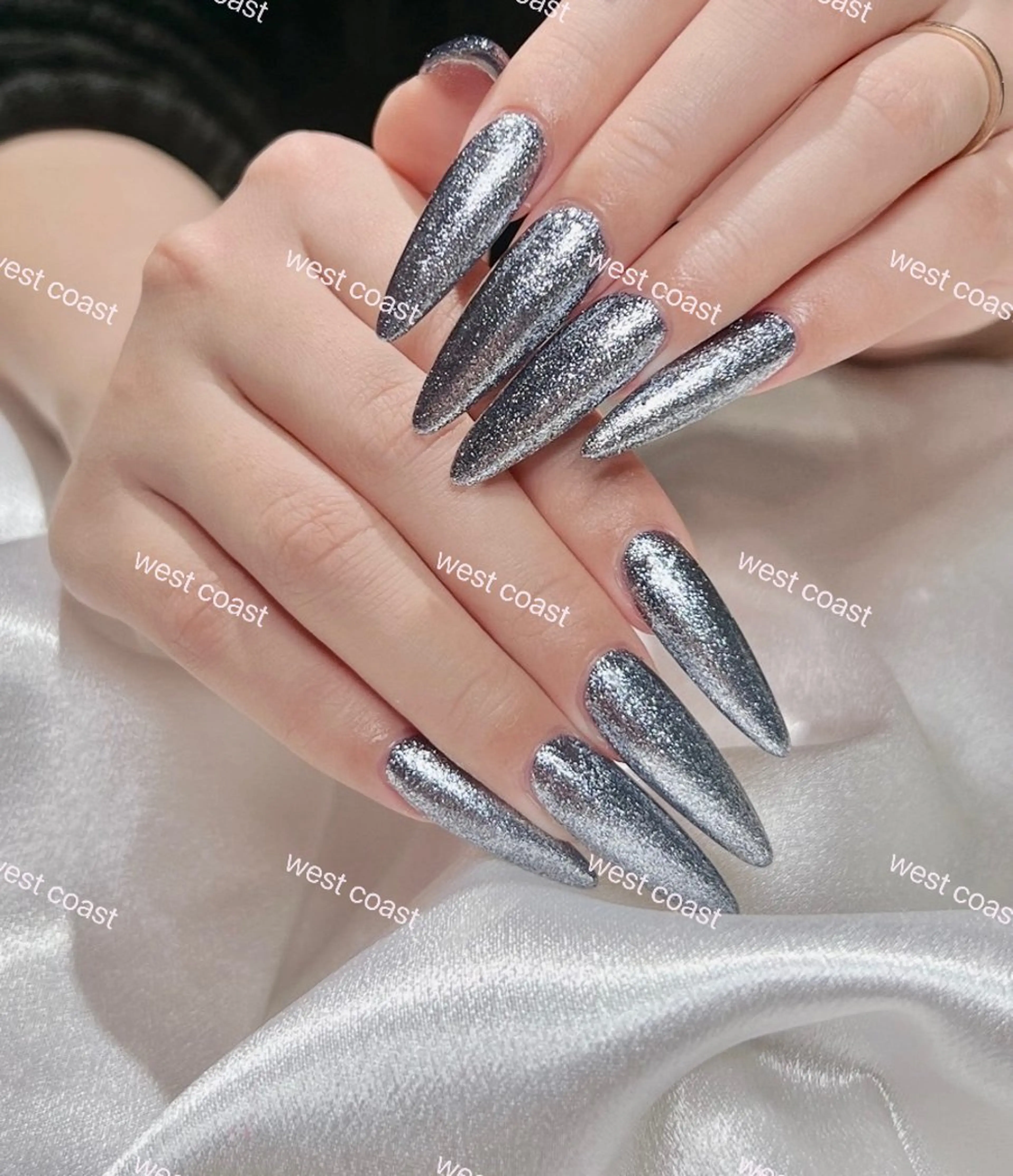 ネイル 長さ出し キラキラネイル ハンドネイル ハンドケア リボン、ガーリー パーツ放題専門店のネイルデザイン