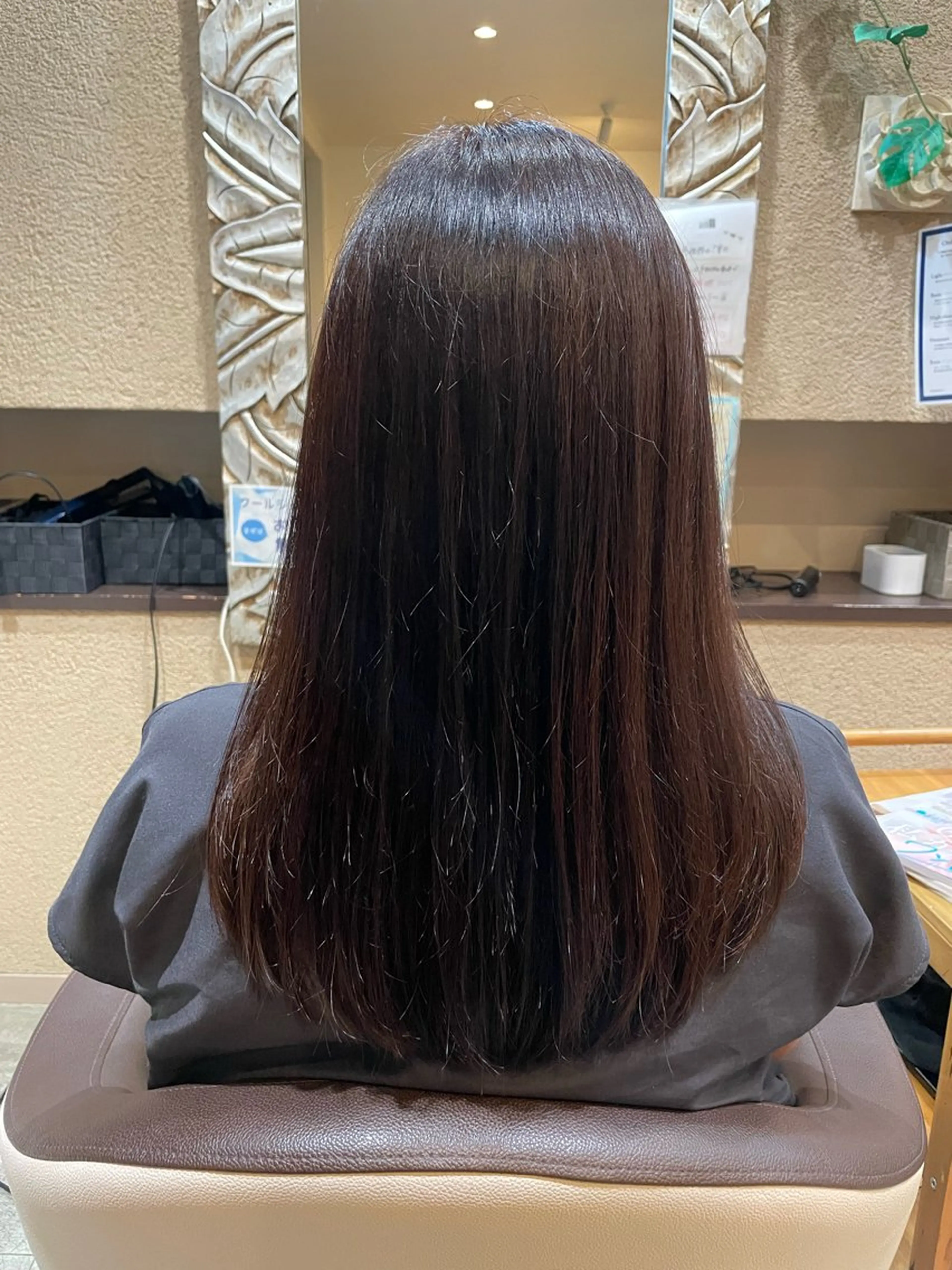 セミロング カラー カット ヘアカラー 縮毛矯正 トリートメント 勘場 万菜華のヘアスタイル