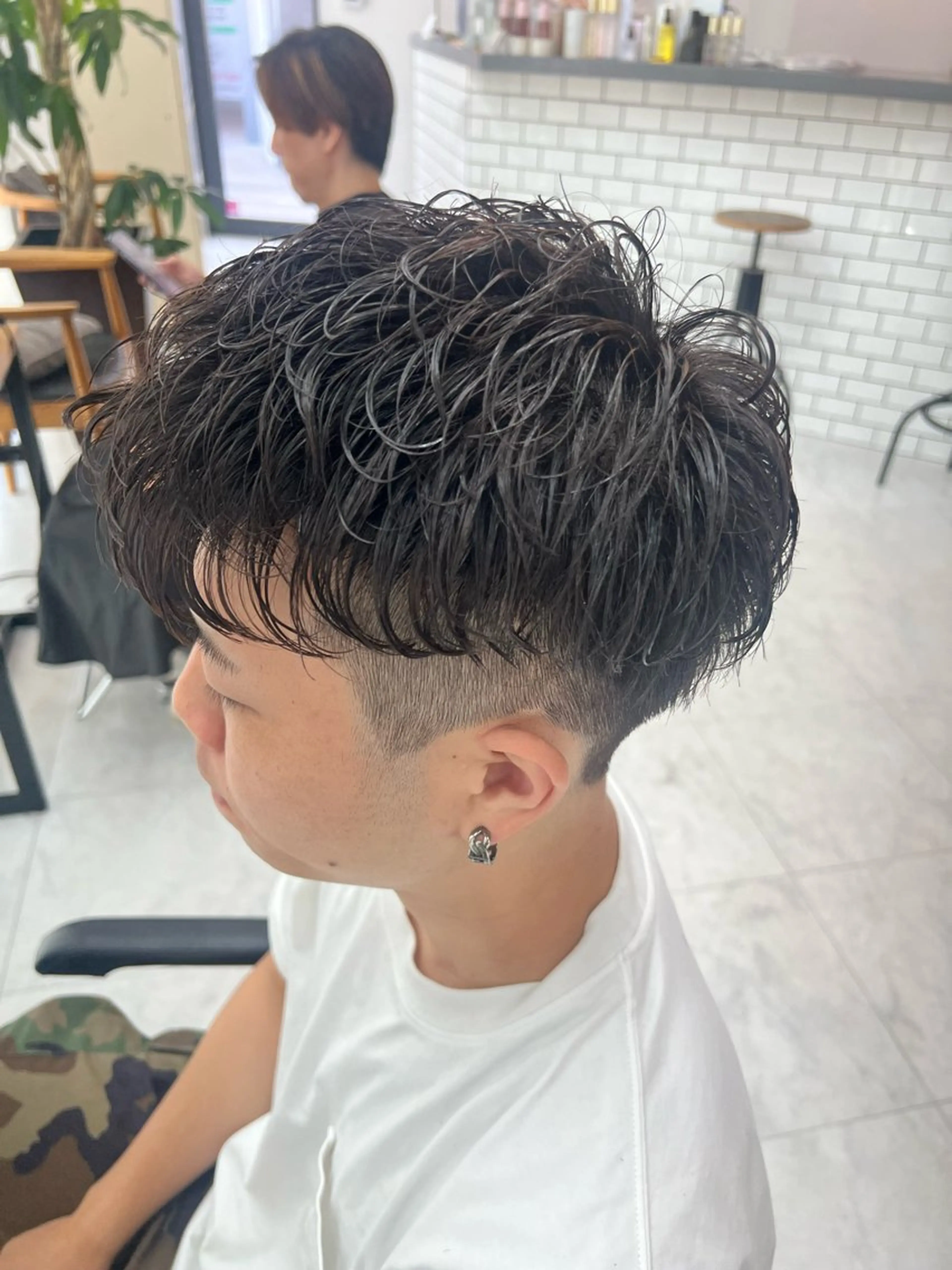 メンズ ダブルカラー寒色系 ボリューム改善ハヤトのヘアスタイル