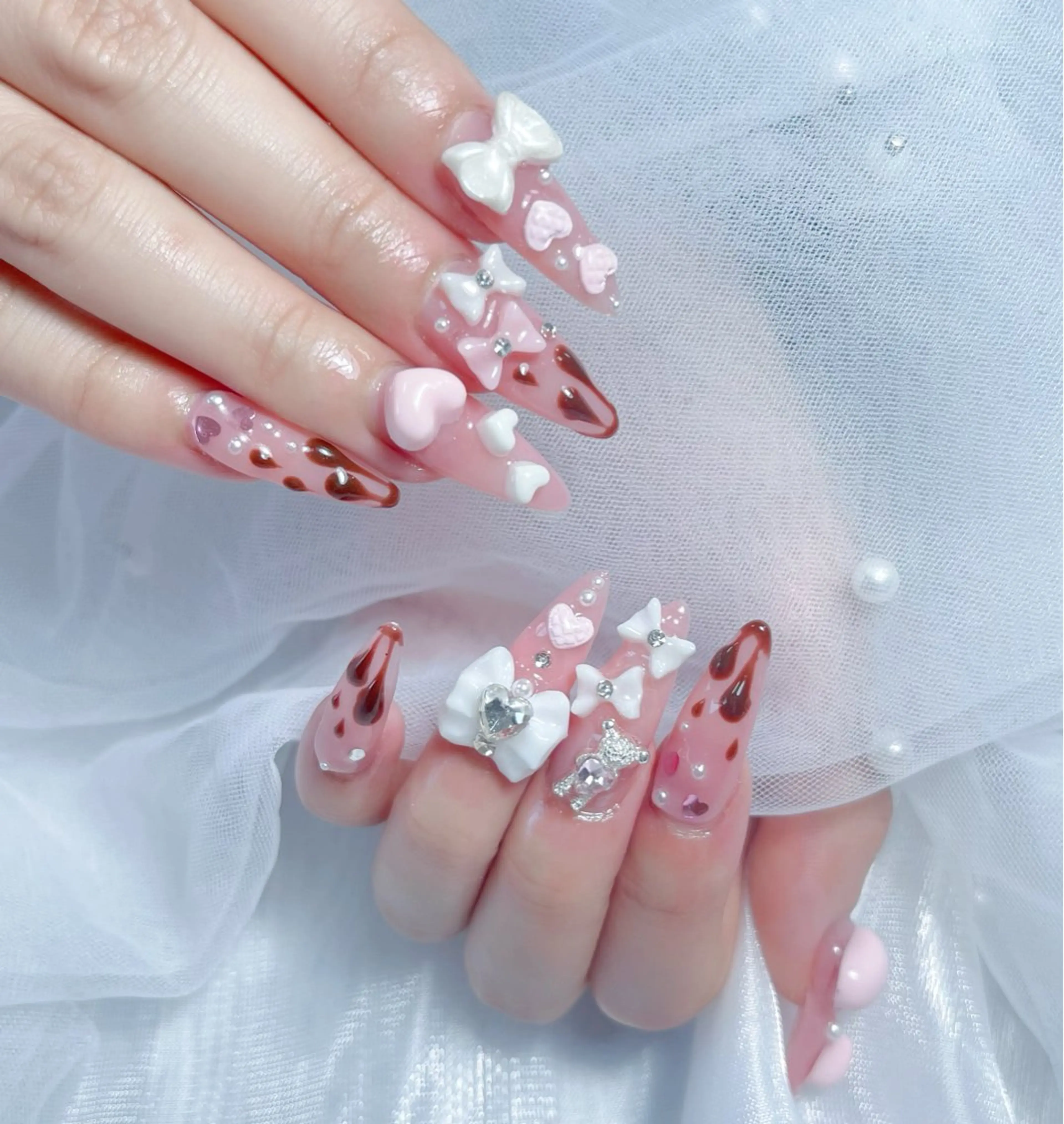 ネイル オーロラネイル クリアネイル フラッシュネイル ジェルネイル グラデーション ハンドネイル Amee Nailsalonのネイルデザイン