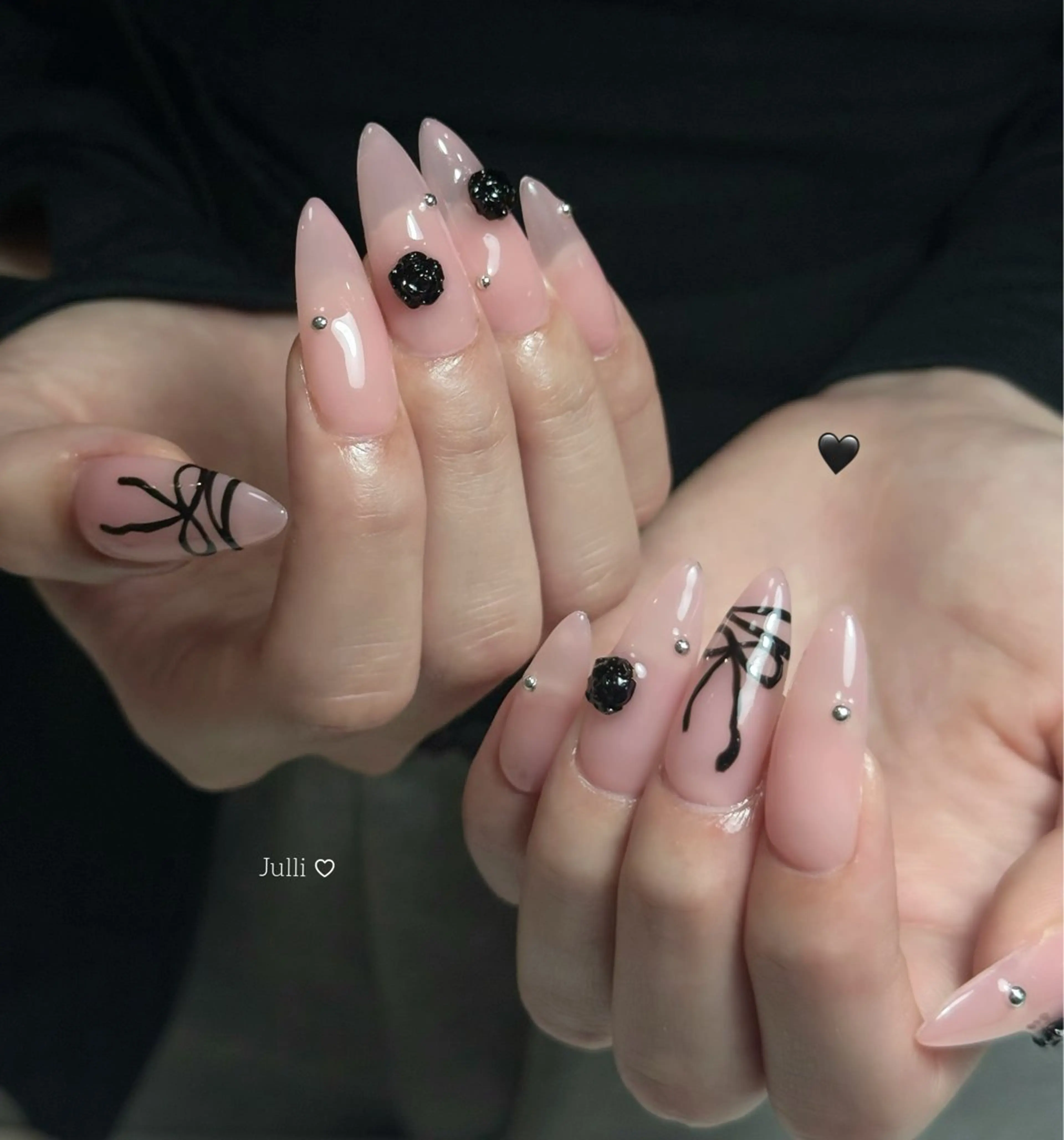 ネイル フレンチネイル ジェルネイル キラキラネイル 韓国ネイル マグネットネイル Julli NailStudioのネイルデザイン