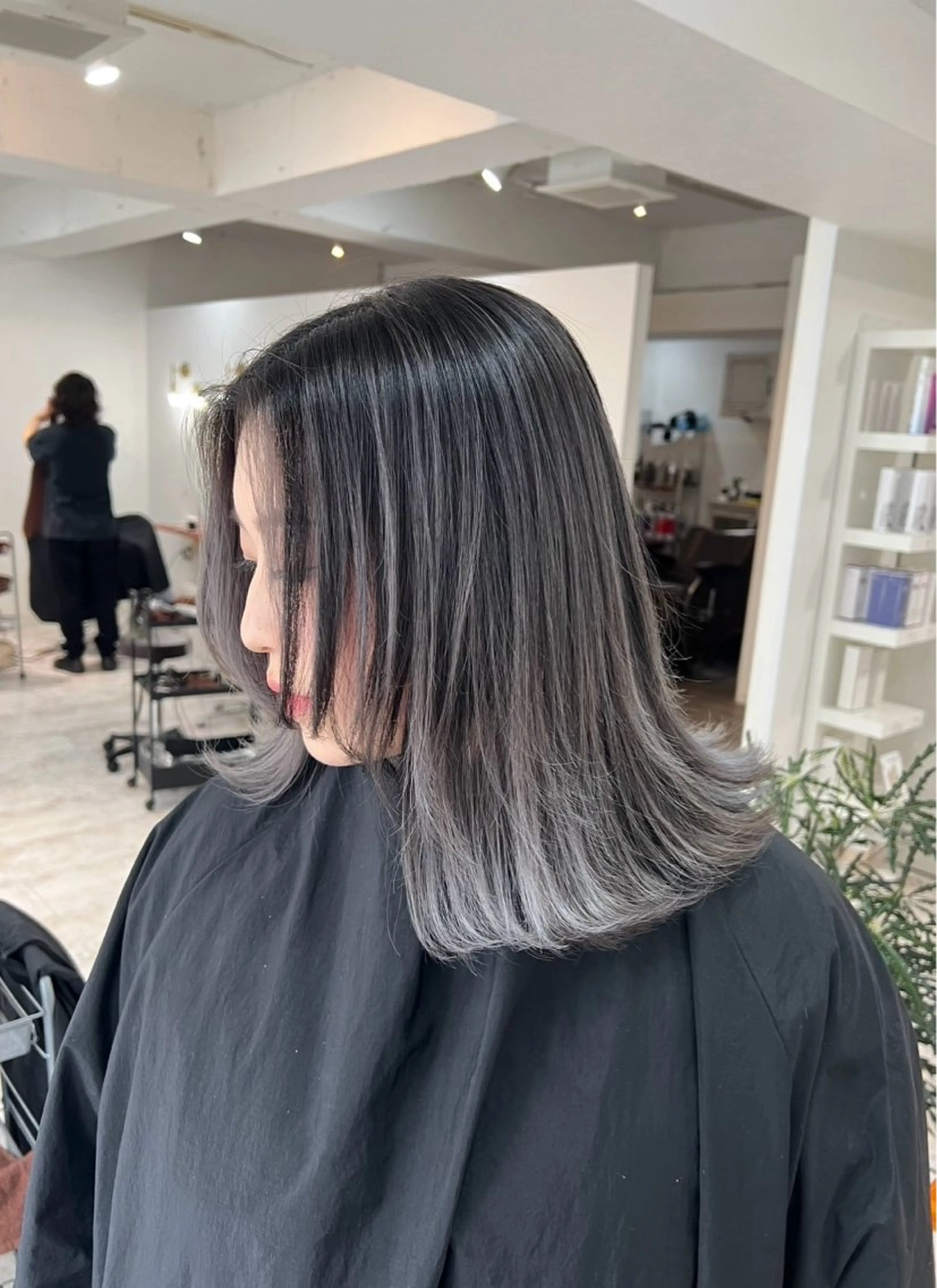 ミディアム カラー バレイヤージュ シルバー レイヤーカット カット ヘアカラー トリートメント ROBIN所属・指名数No.1 /NAOYAのヘアスタイル