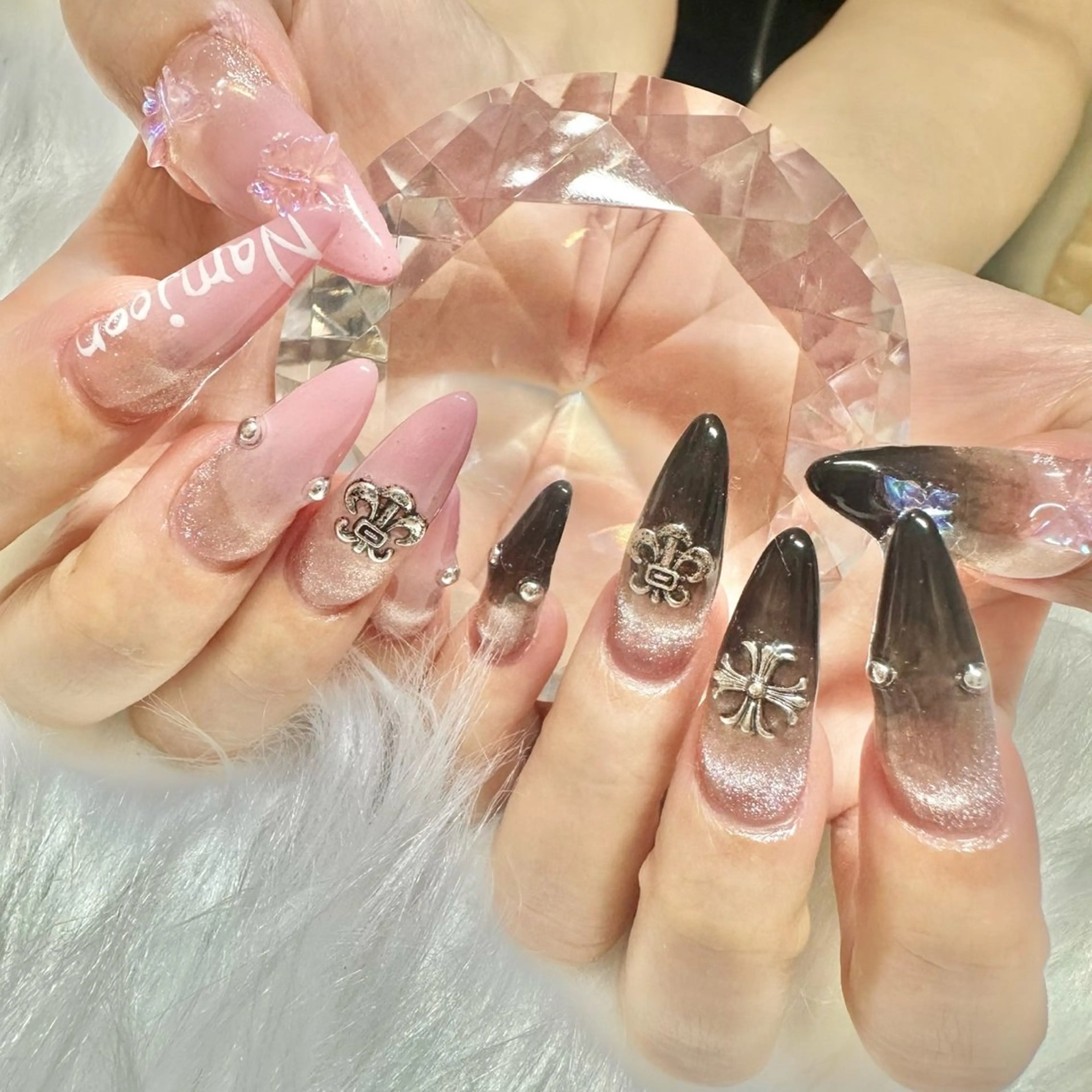 ネイル フレンチネイル マグネットネイル マグネットフレンチ 🤎CHARME NAIL🤎のネイルデザイン