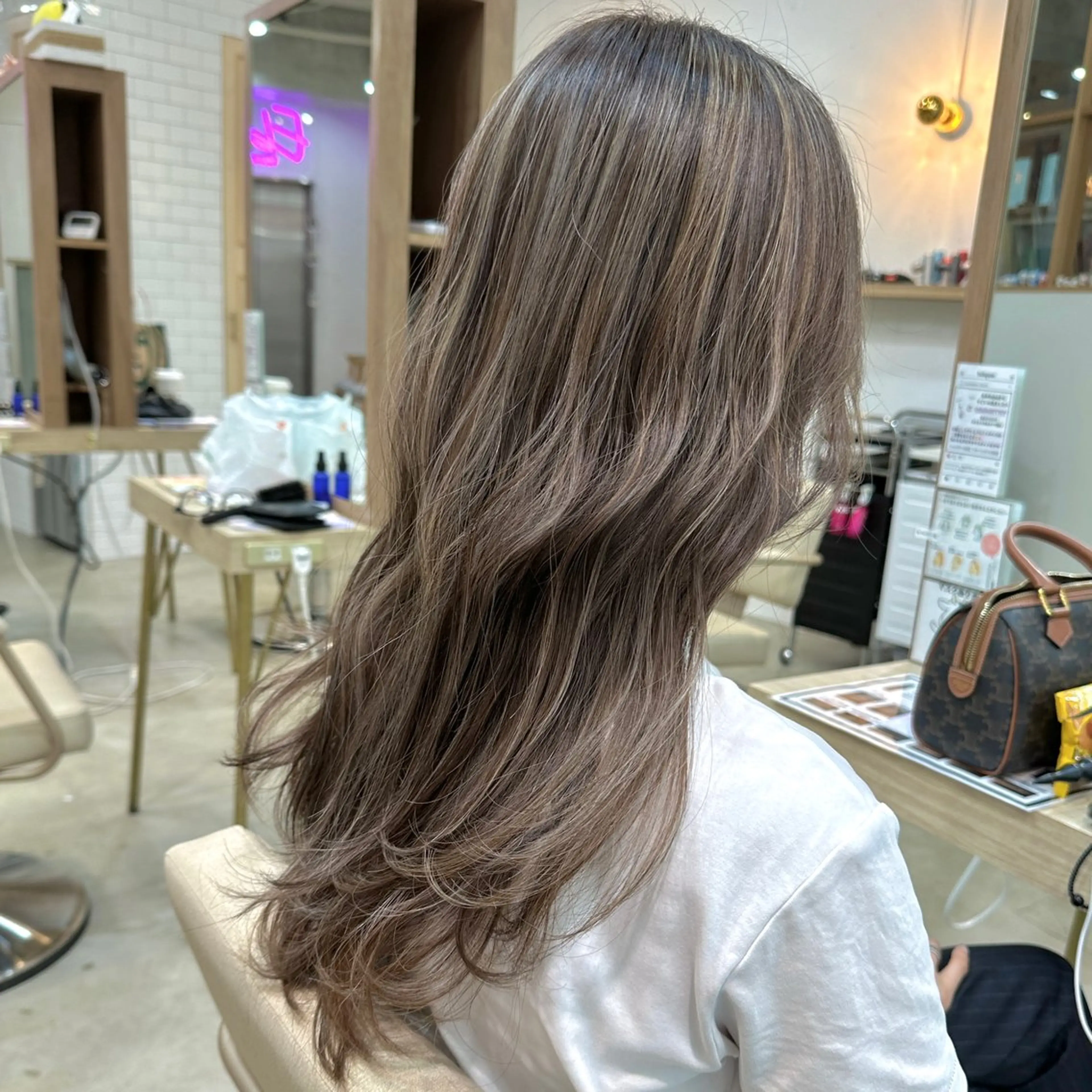 ロング カラー カット ヘアカラー トリートメント ハイトーンレイヤー 顔まわりSOTAのヘアスタイル