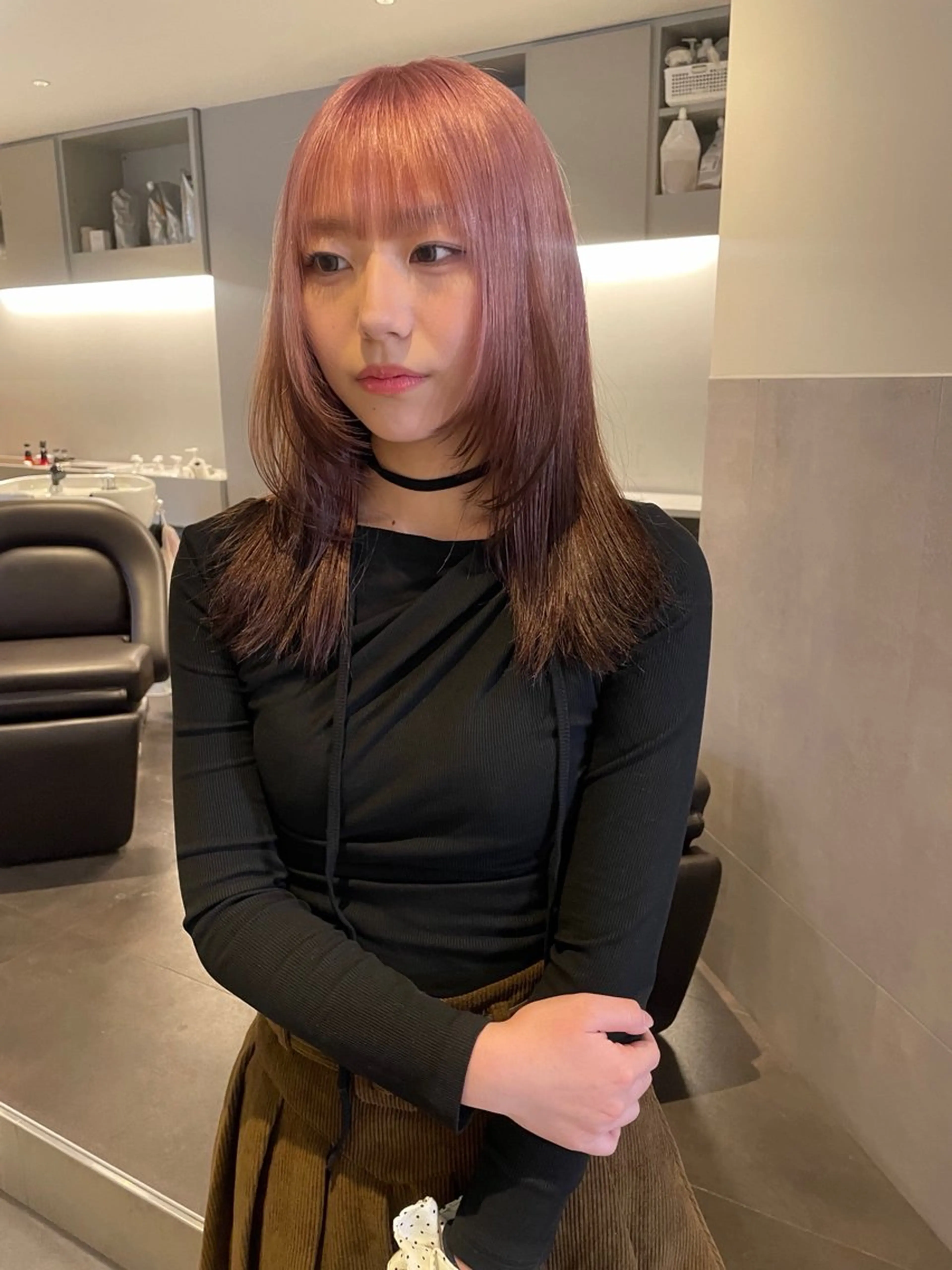 セミロング カラー ベージュカラー ブリーチ ブロンド ケアブリーチ デザインカラー カット ヘアカラー トリートメント MIU/ルーツカラー 顔まわりレイヤーのヘアスタイル