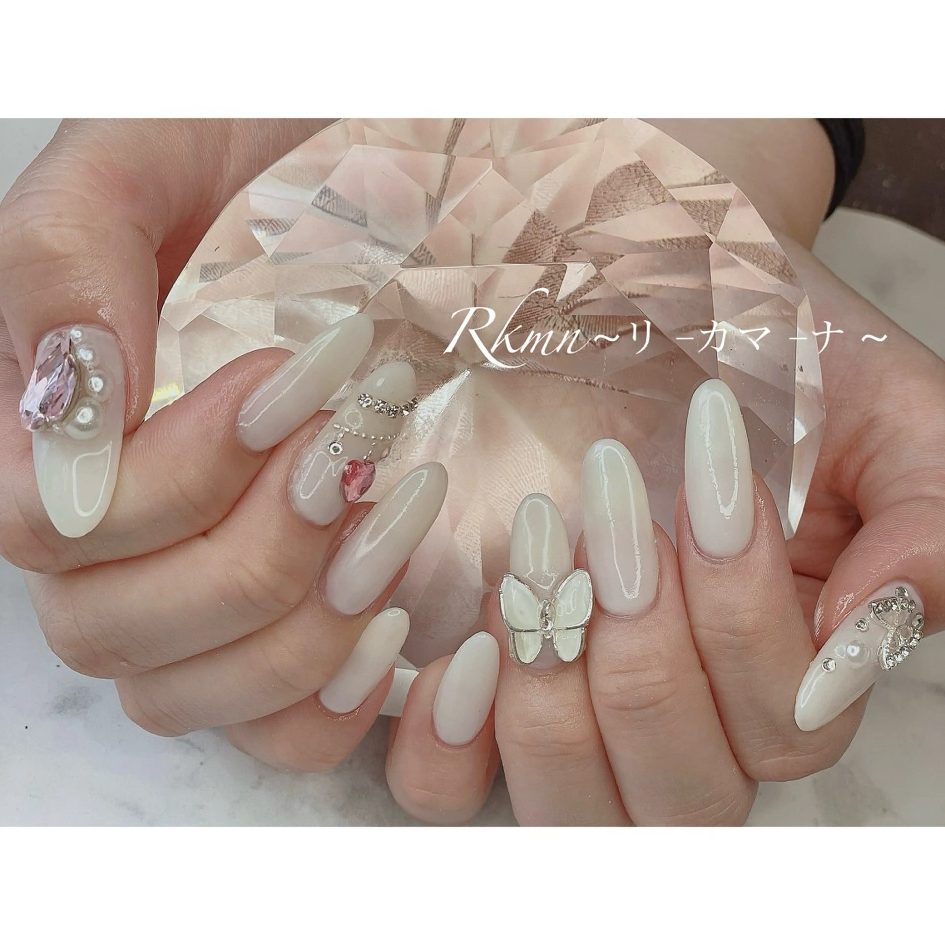 ネイル アートネイル ハート キラキラネイル 春ネイル ホワイト ハンドネイル フットネイル ハンドケア Rkmn ~リ-カマ-ナ~のネイルデザイン