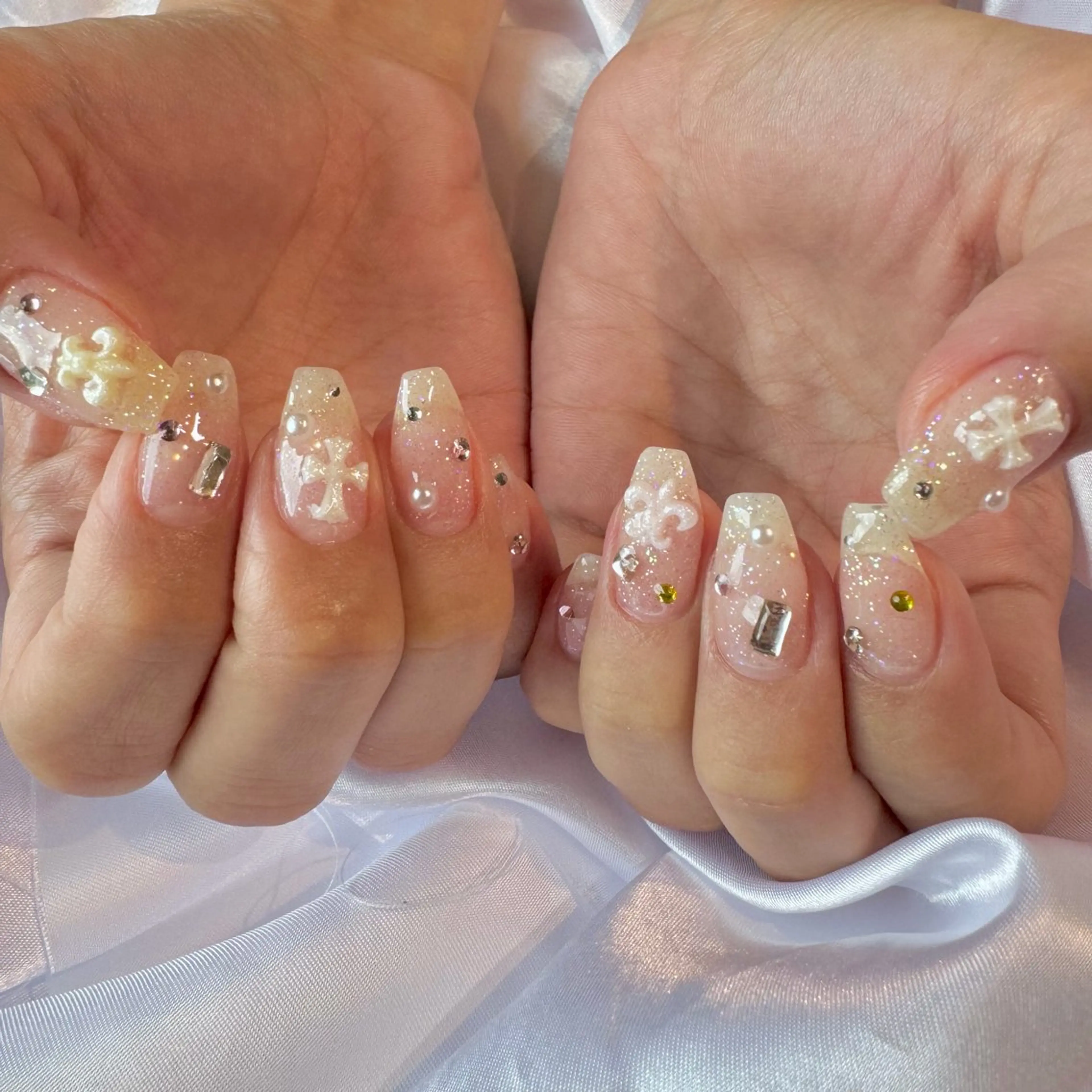 ネイル キラキラネイル ハンドネイル nail salon e'mu💐のネイルデザイン