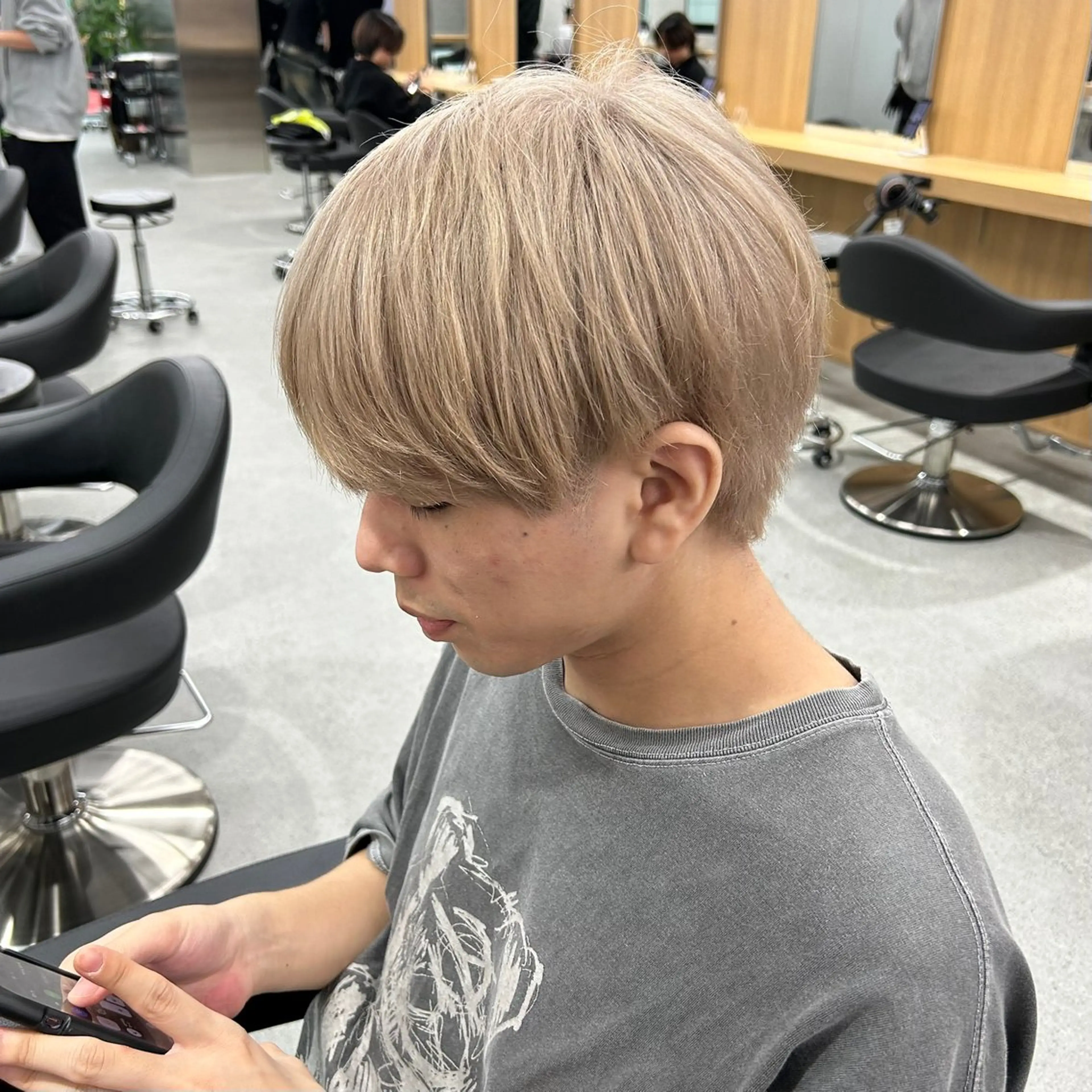 カラー メンズ メンズブリーチ メンズハイトーン メンズ韓国風 マッシュ ベージュカラー 🐺森 雄飛/メンズ 韓国ヘアのヘアスタイル