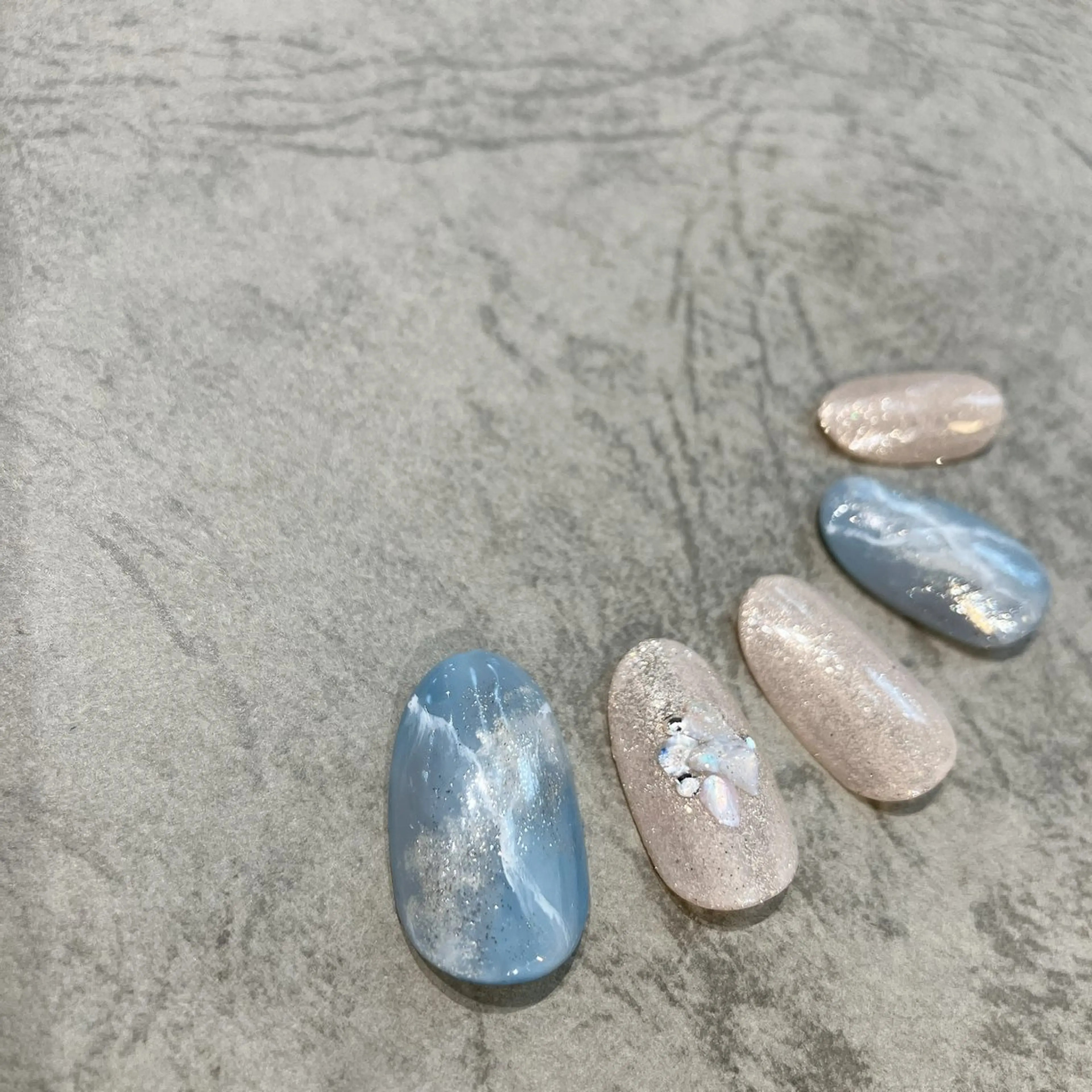 ネイル ブルー ゴールド ニュアンスネイル シルバー シンプルネイル ハンドネイル ハンドケア Yamamoto Sayakaのネイルデザイン