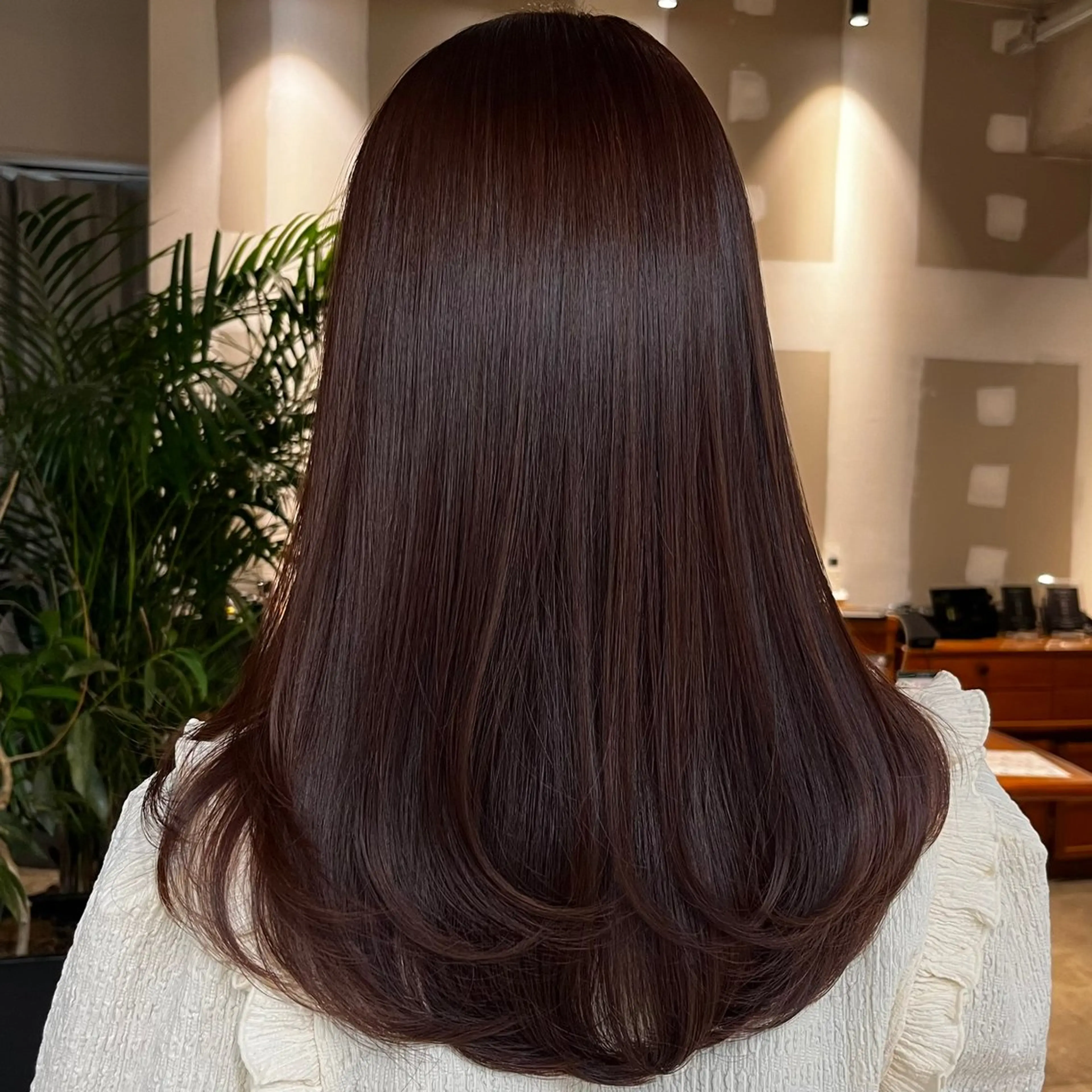 ロング カラー 透明感カラー オレンジ 縮毛矯正 ヘアカラー トリートメント AIN.ANLY 明治神宮前所属・ムツキ/品のある 艶カラー/縮毛矯正のヘアスタイル