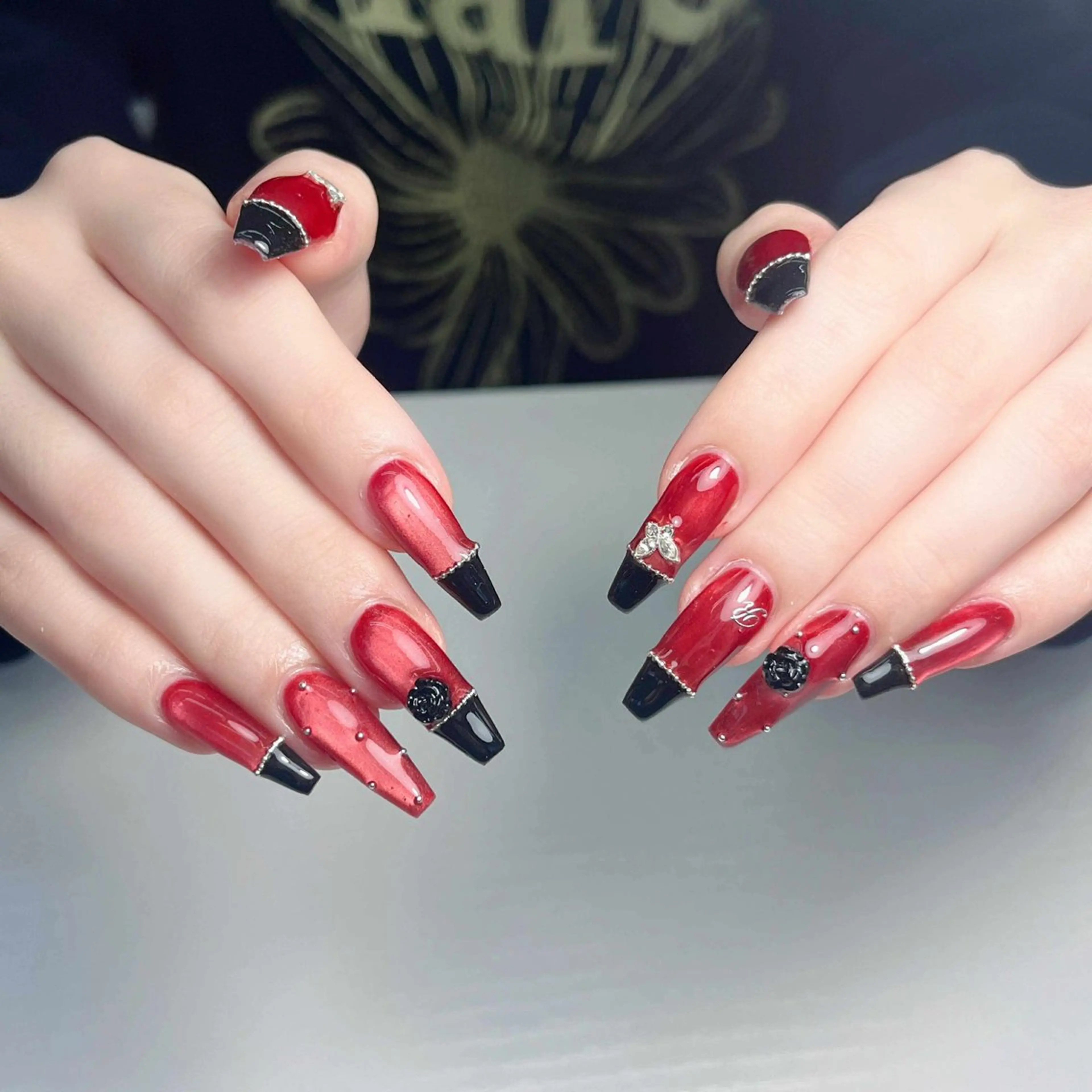 ネイル オーロラネイル ボルドー ブラウン ハート ラメ(グリッター) ハンドネイル ハンドケア Nova Nail Shinsaiのネイルデザイン