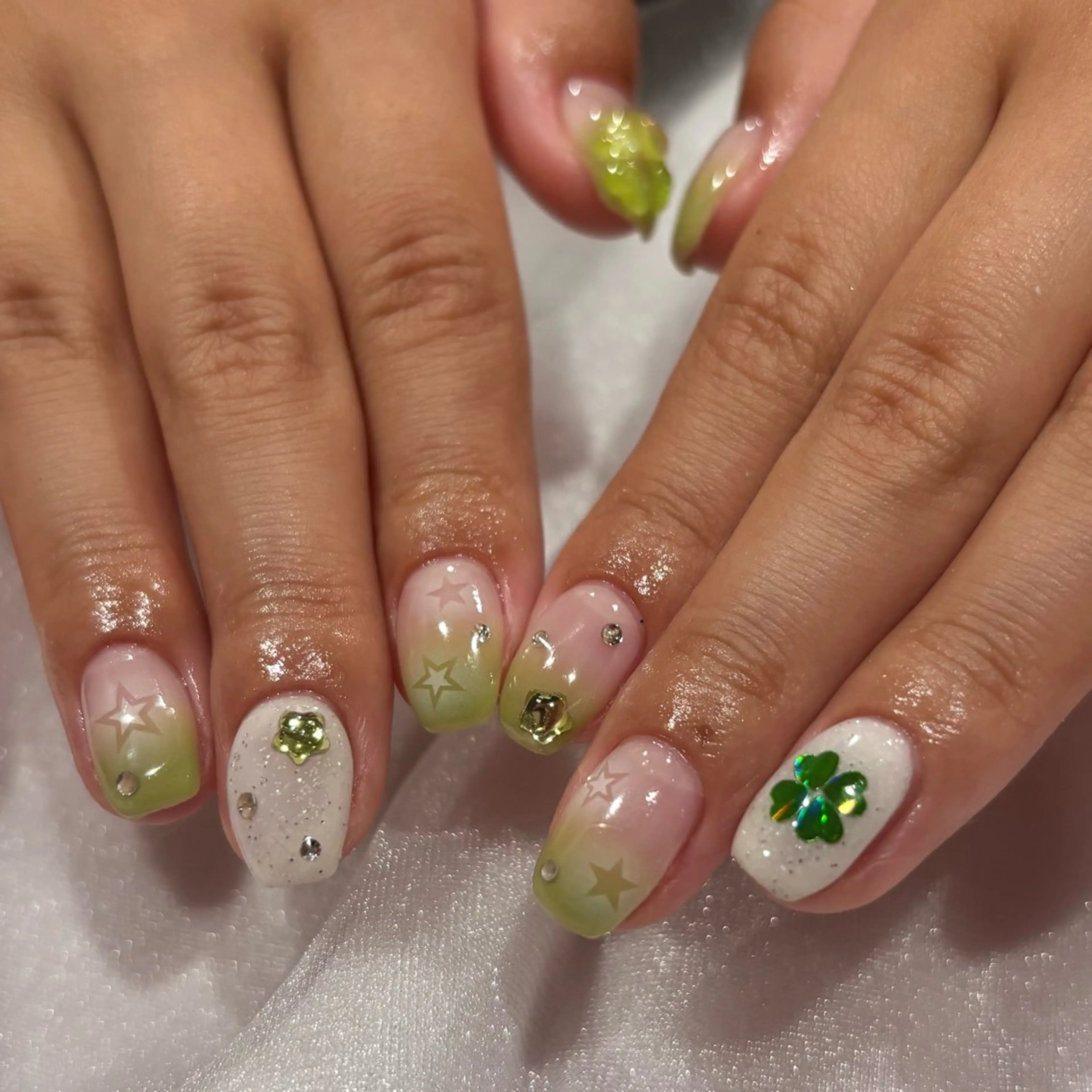 ネイル ハンドネイル sharesalon    room59所属・nozomi 🌙のネイルデザイン