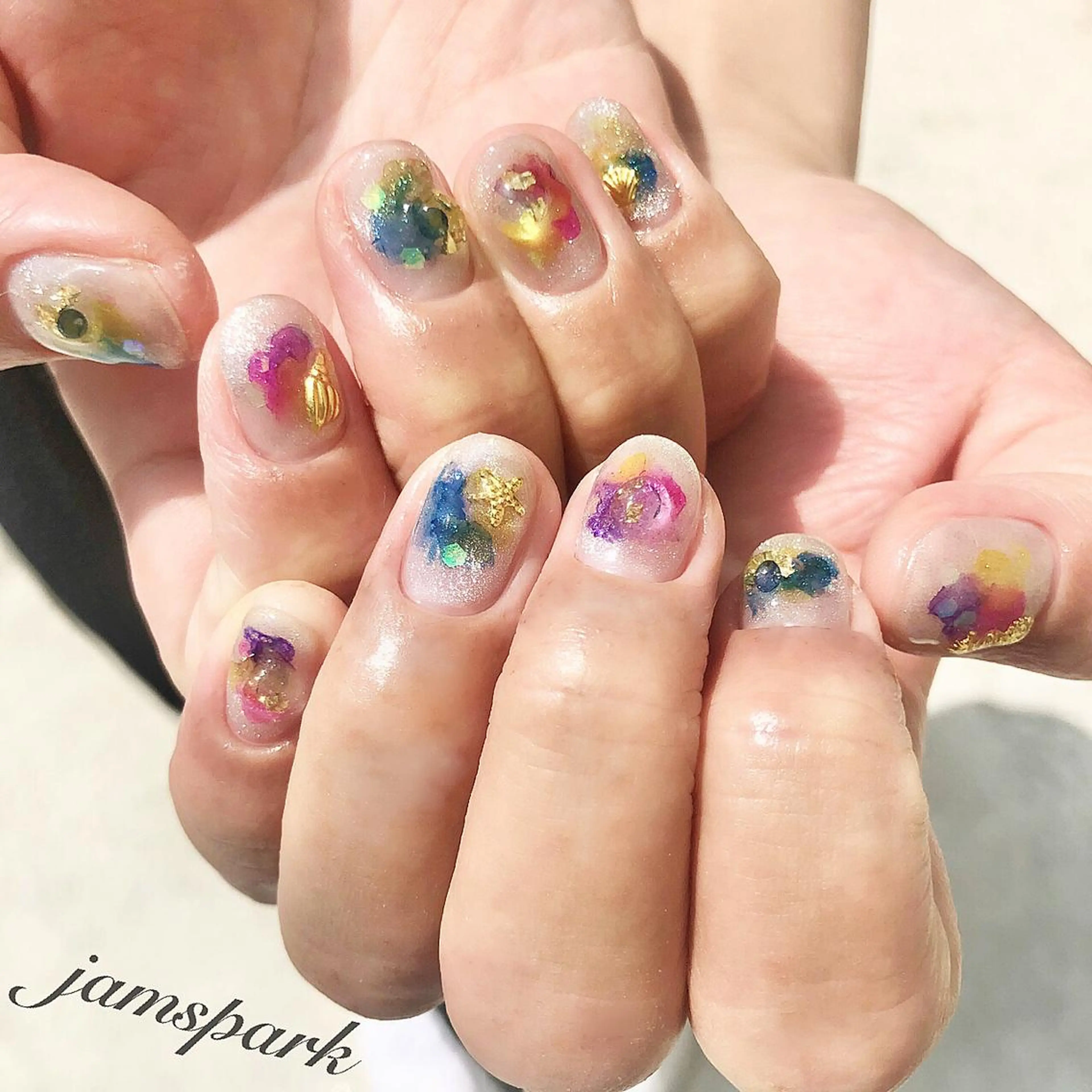 ネイル クリアネイル ゴールド キラキラネイル マグネットネイル ニュアンスネイル ハンドネイル jamspark ✨のネイルデザイン