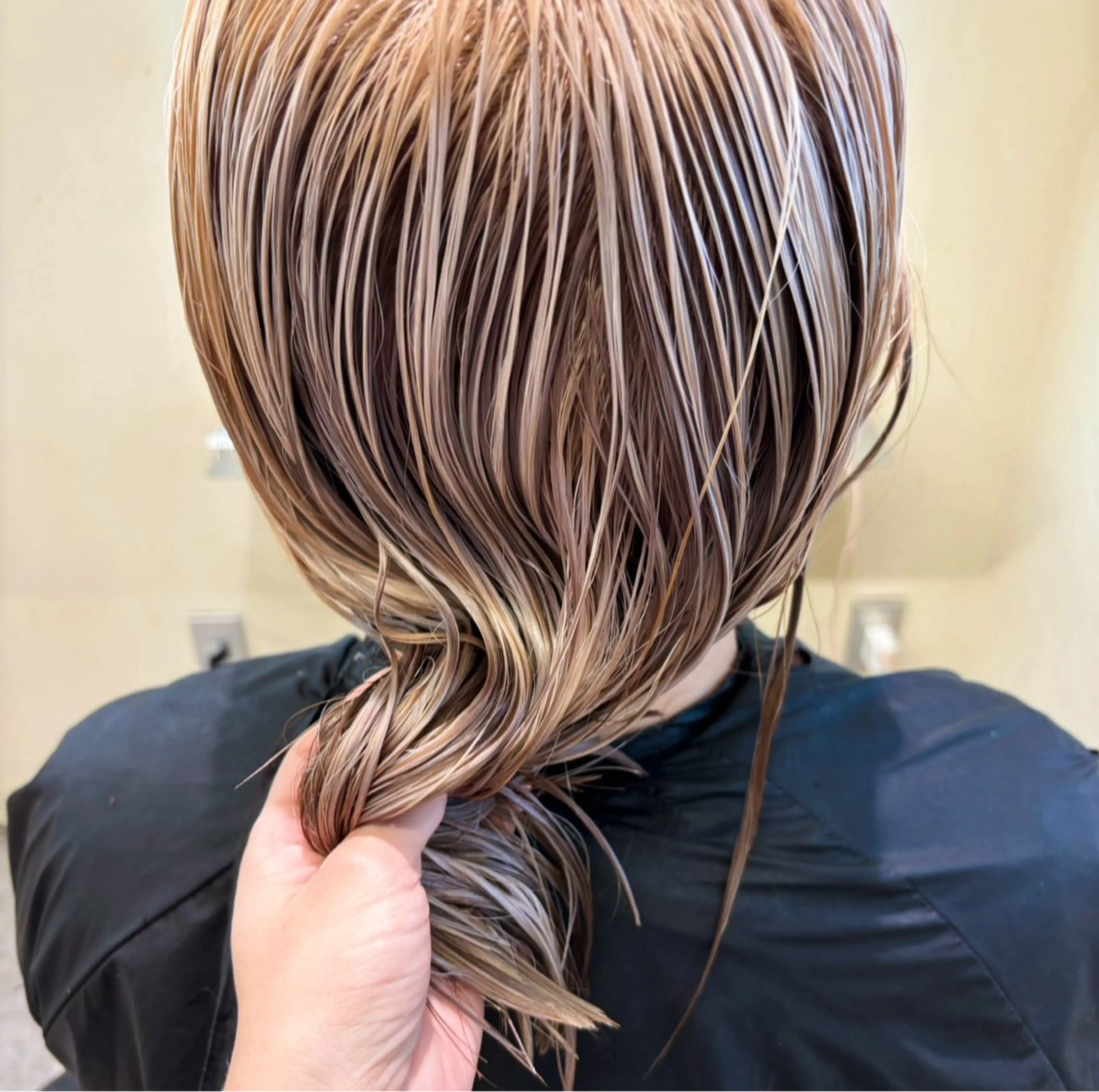 【💝💝ブリーチ込み💝💝】カット➕ブリーチ➕デザインカラー➕3stepトリートメント🐕🐕の写真