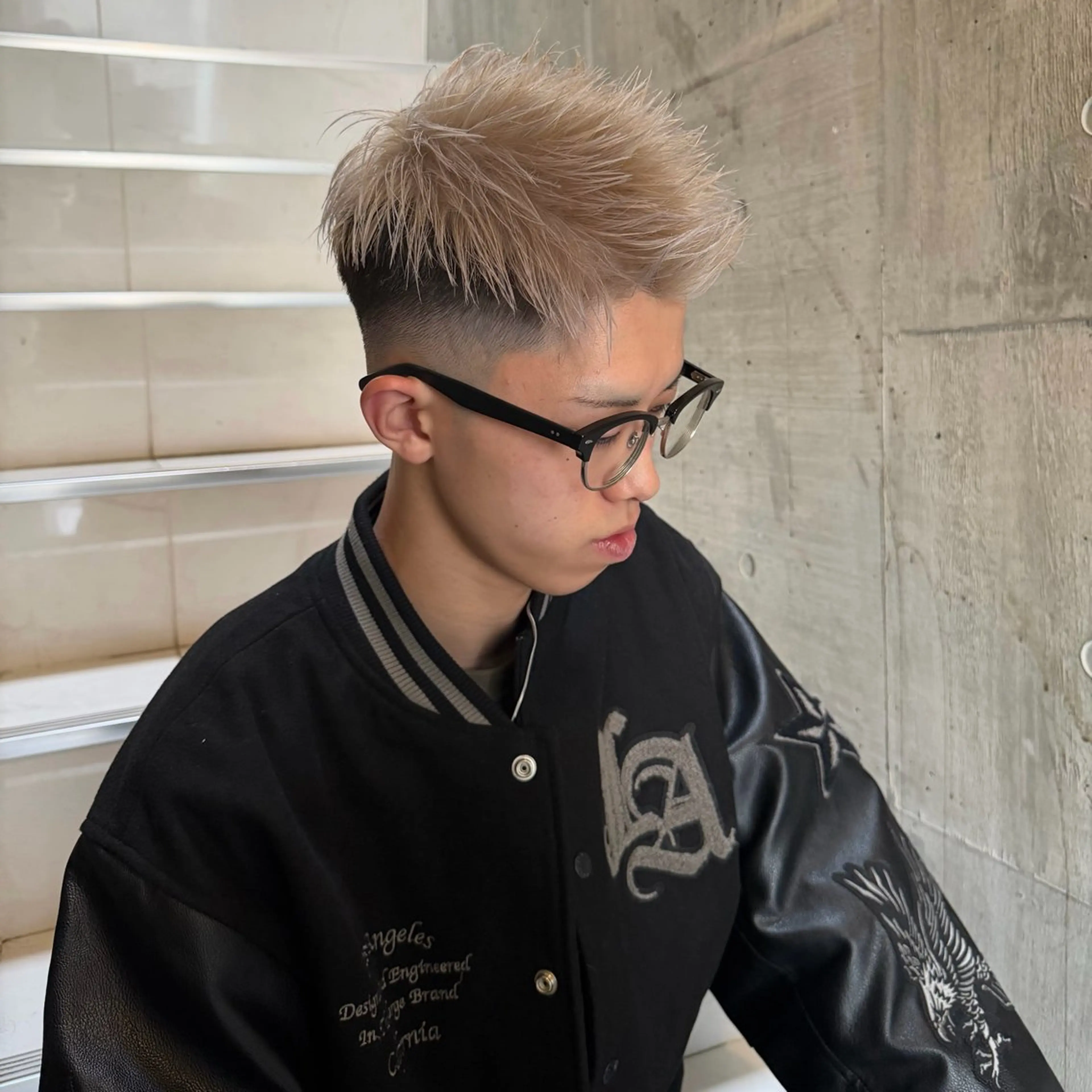 ショート カラー メンズ メンズブリーチ モヒカン ベージュカラー ブリーチ ミルクティーベージュ カット ヘアカラー トリートメント メンズ特化/パーマ/ メッシュ/竜成のヘアスタイル