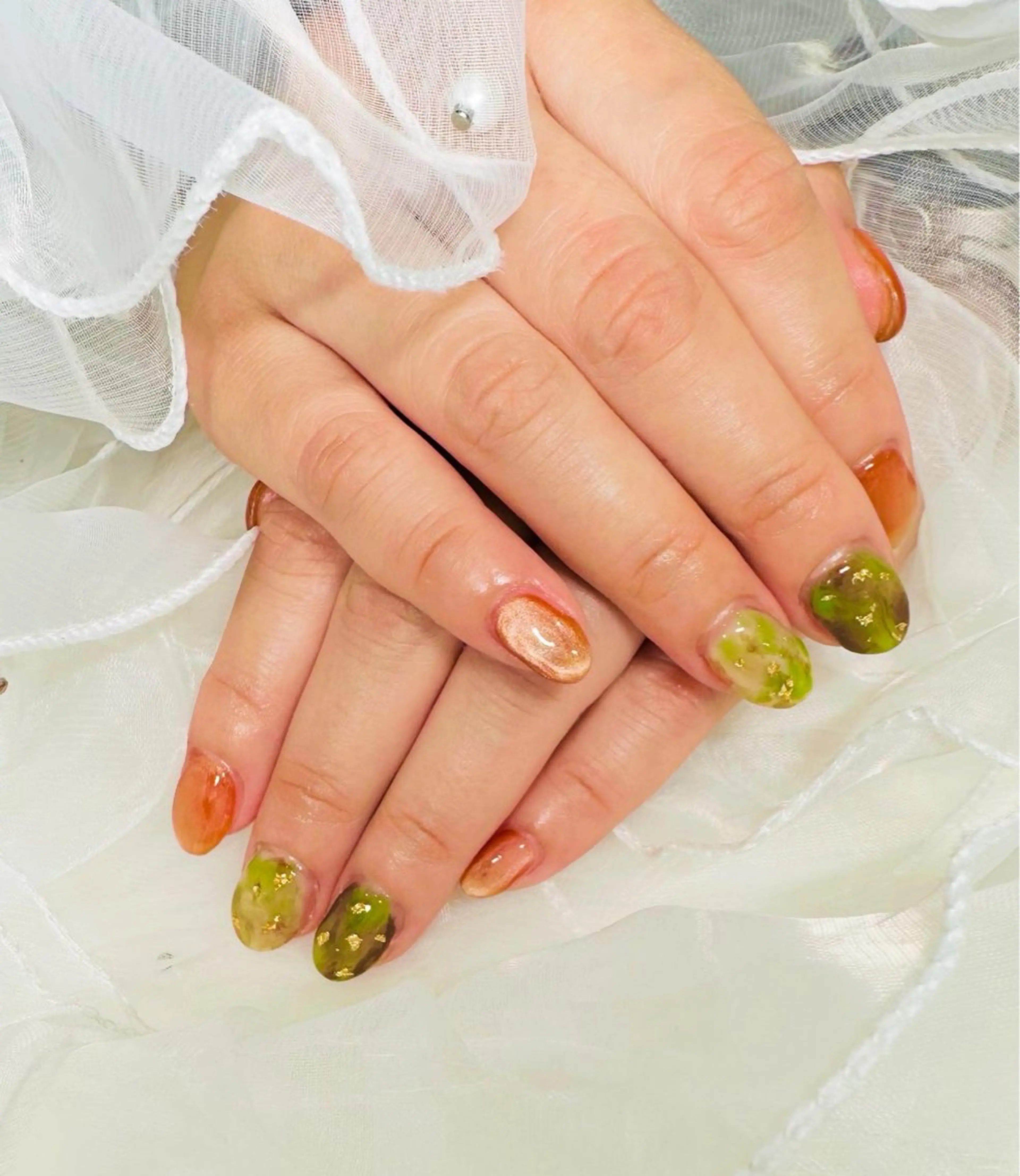 ネイル ブラウン グリーン ラメ(グリッター) マグネットネイル ニュアンスネイル ハンドネイル ネイルサロンエレノア所属・田端 笑理菜のネイルデザイン