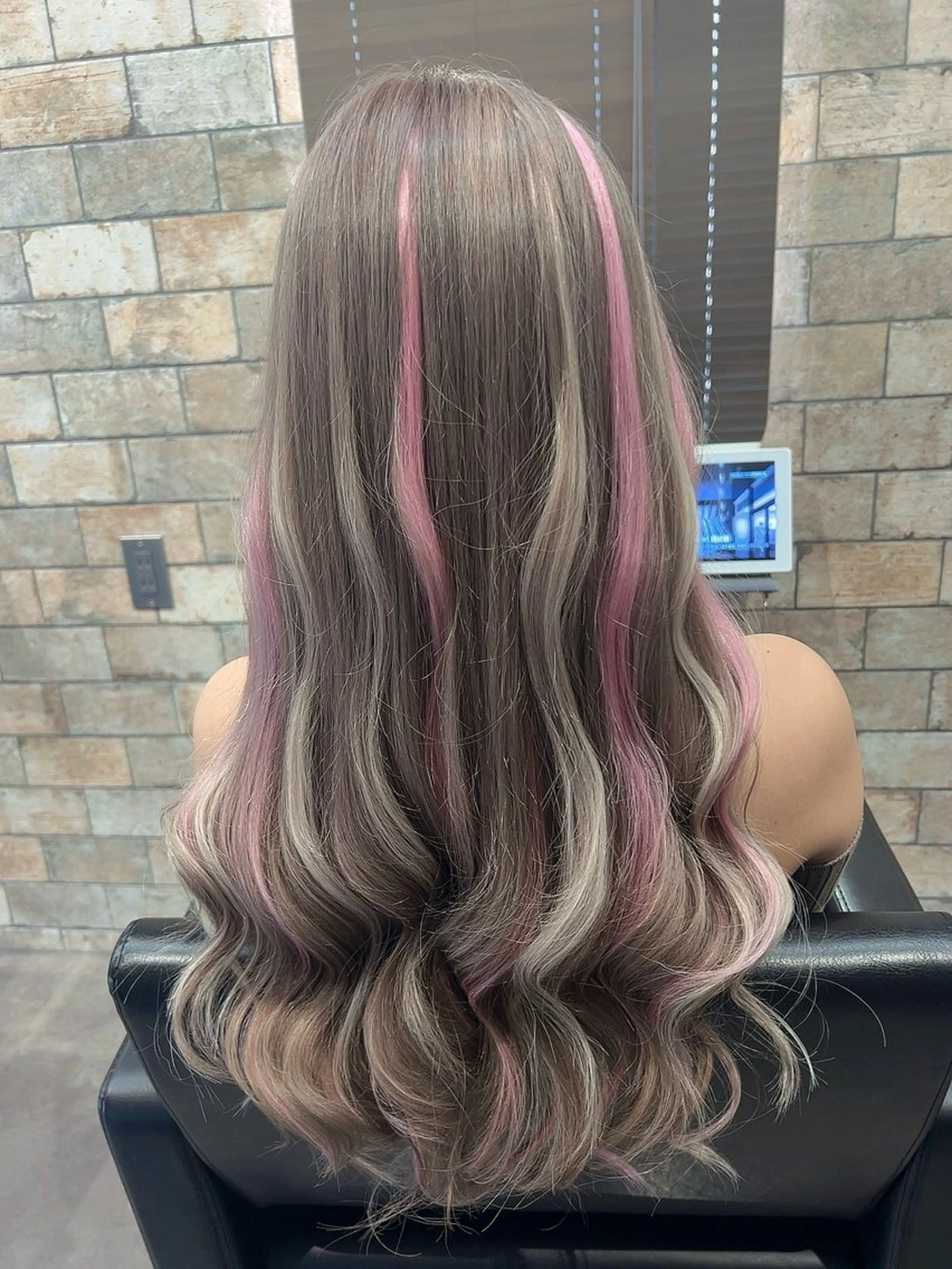 ロング エクステ ハイライト ヘアカラー トリートメント Fan.ray副店長 🌈 響希のヘアスタイル