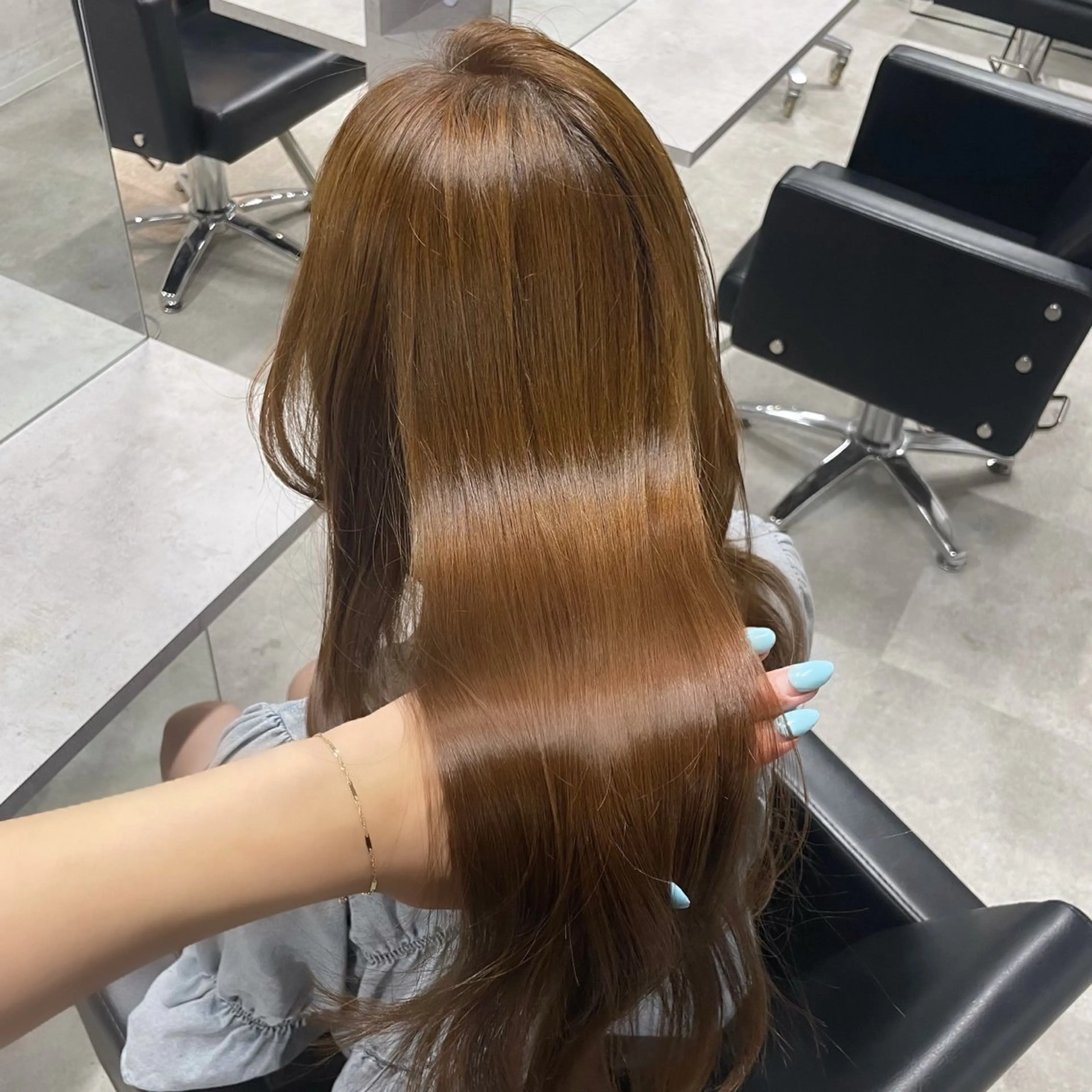 ロング ヘアカラー 出口 千乃のヘアスタイル