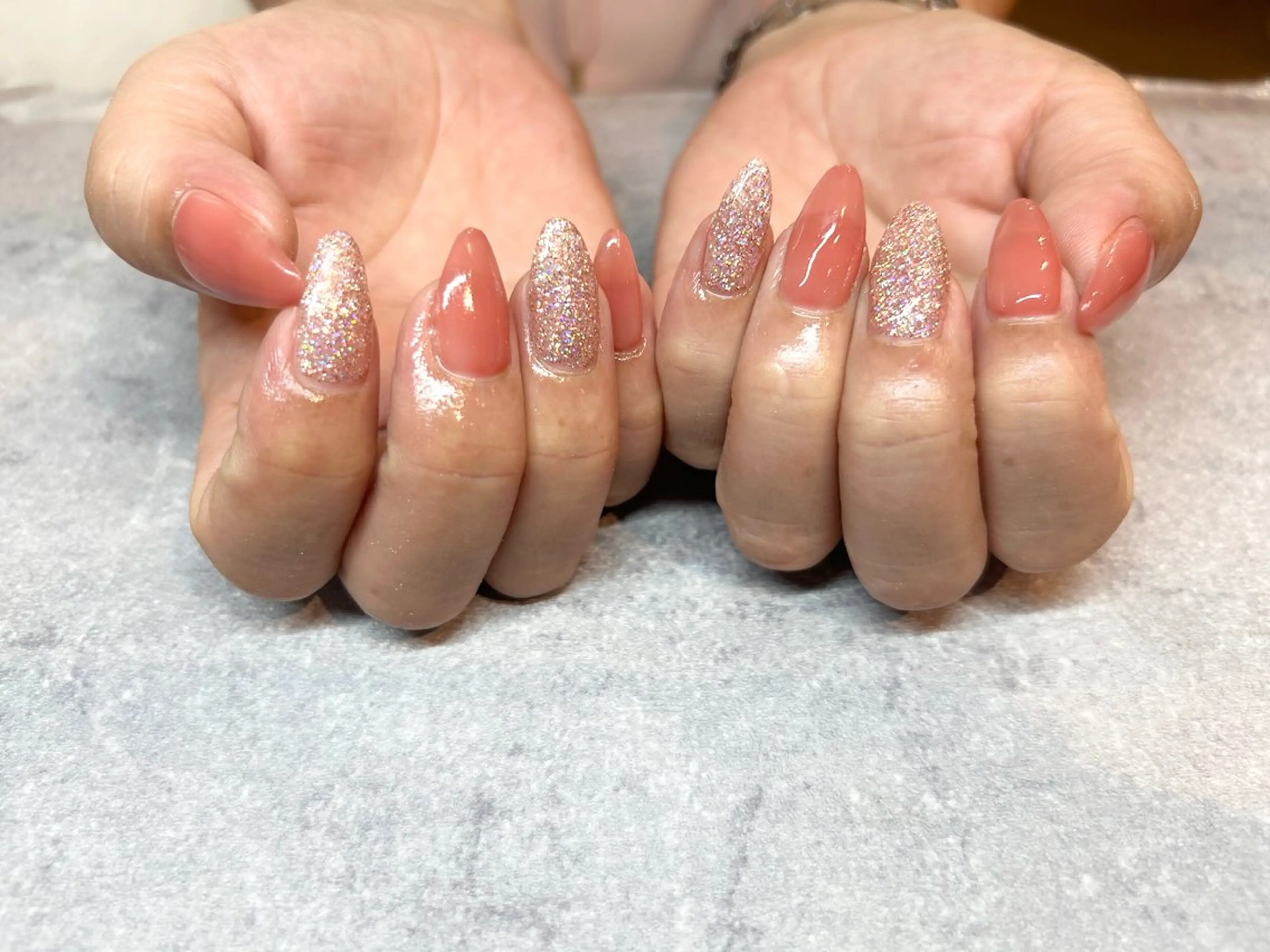 ネイル キラキラネイル ラメ(グリッター) ピンク 天野 希綾のネイルデザイン