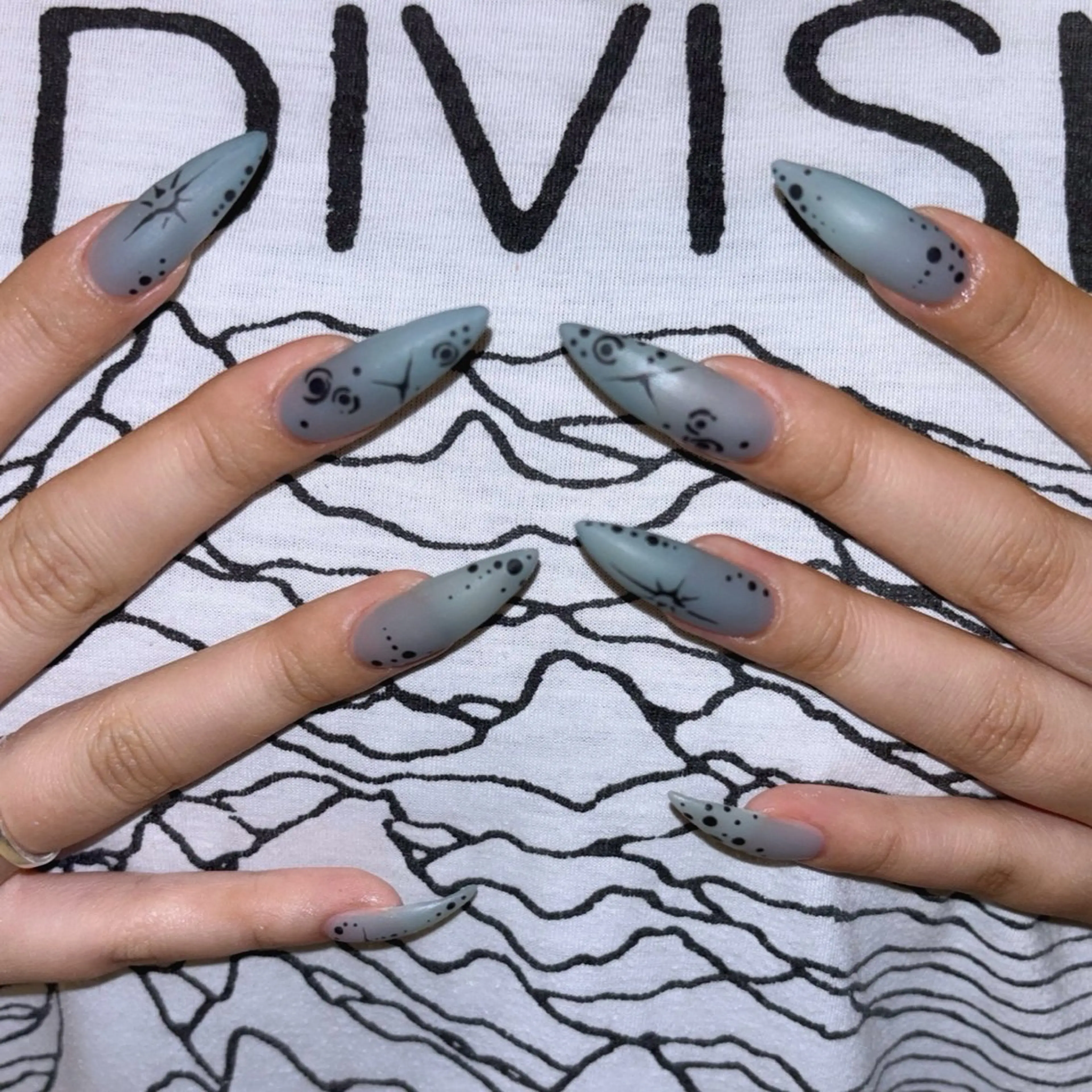 ロング ハンドネイル SHELL NAIL 🐰ｎｏａ🐶のネイルデザイン