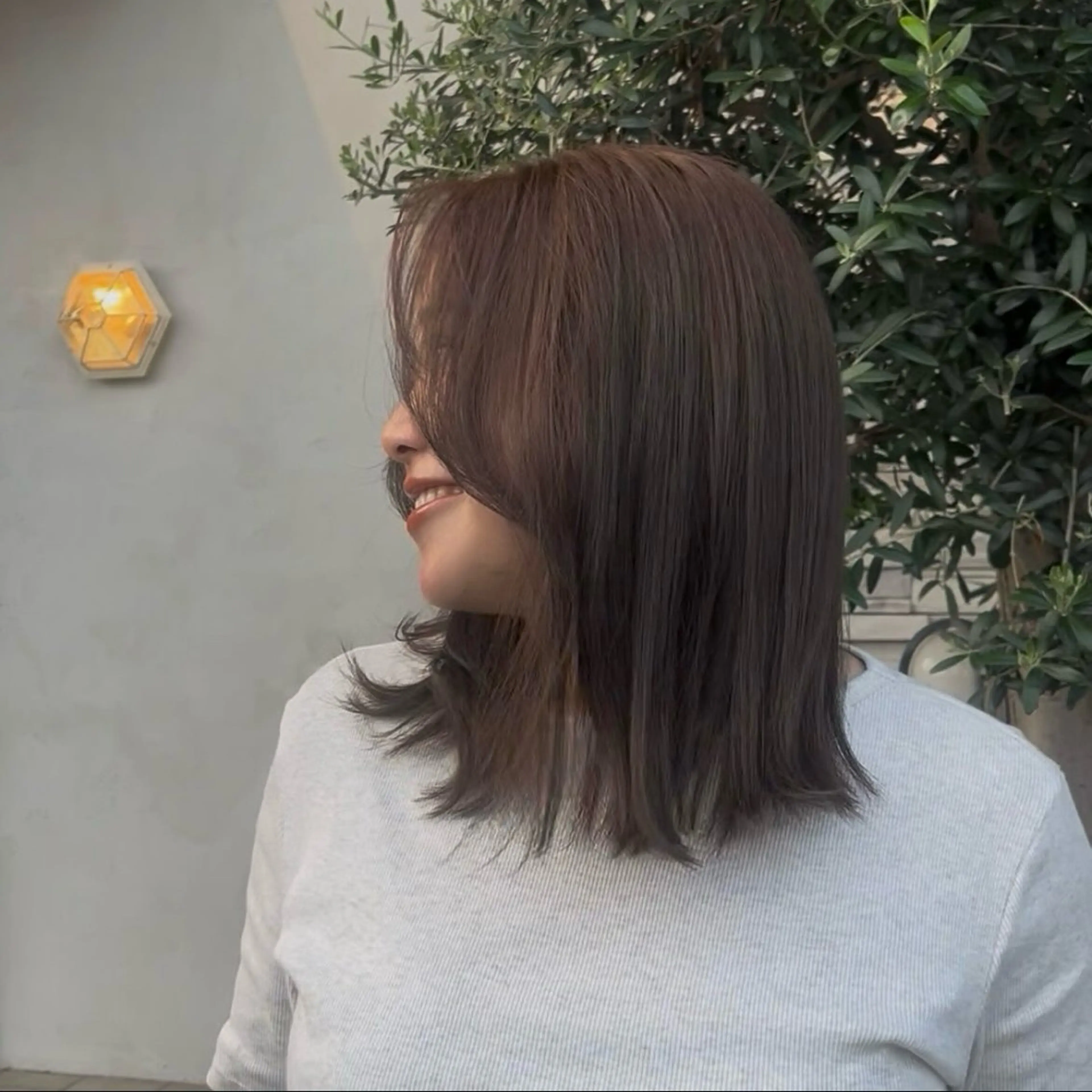 ミディアム カラー 宮澤 弥湖のヘアスタイル