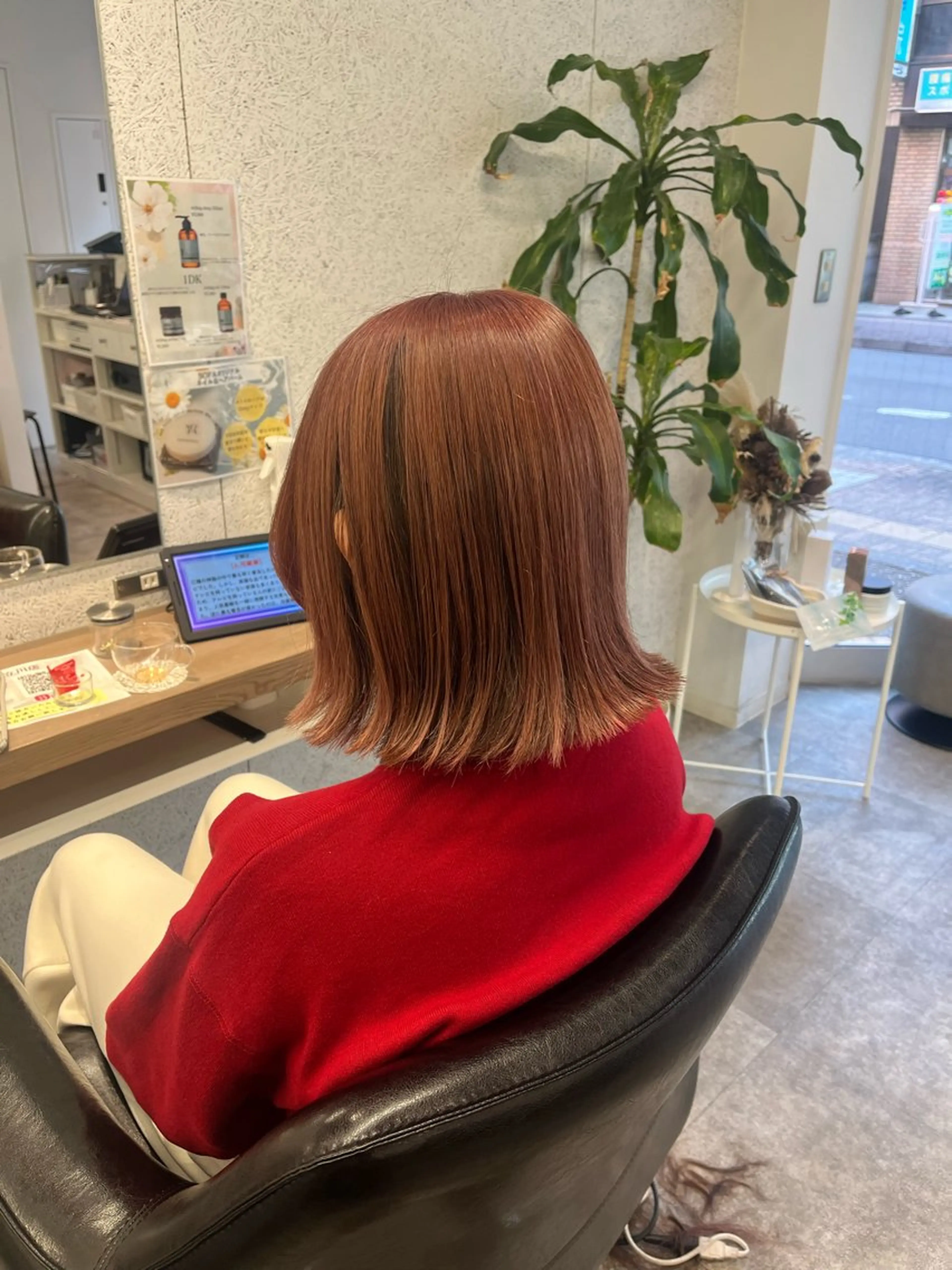 ミディアム カラー ヘアアレンジ ボブ 外ハネヘア ヘアカラー 🍓艶髪/艶カラー ハイトーン/しんたにのヘアスタイル