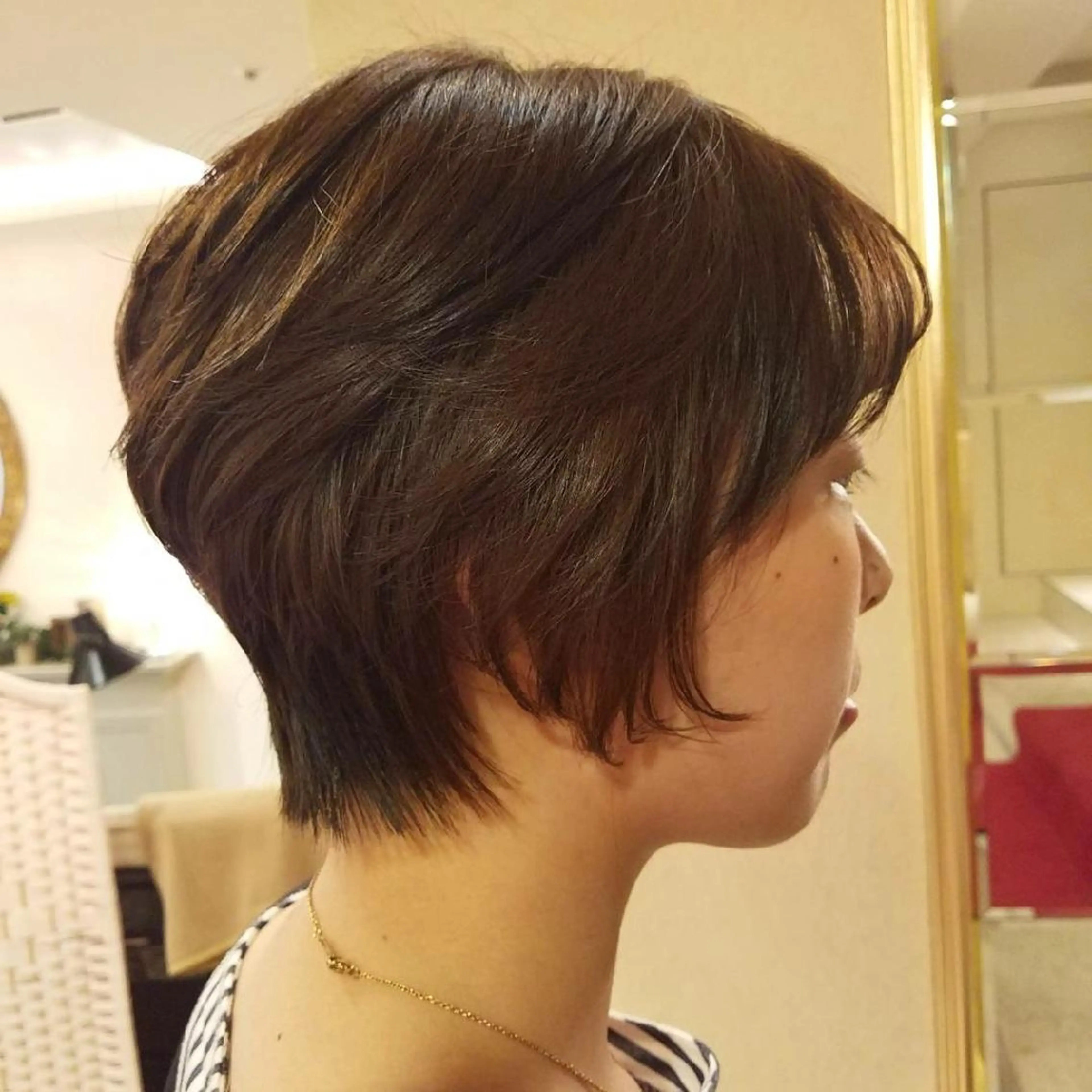 ショート EMANON名古屋所属・美谷添（ミヤゾエ） まどか大人ヘアサロンのヘアスタイル