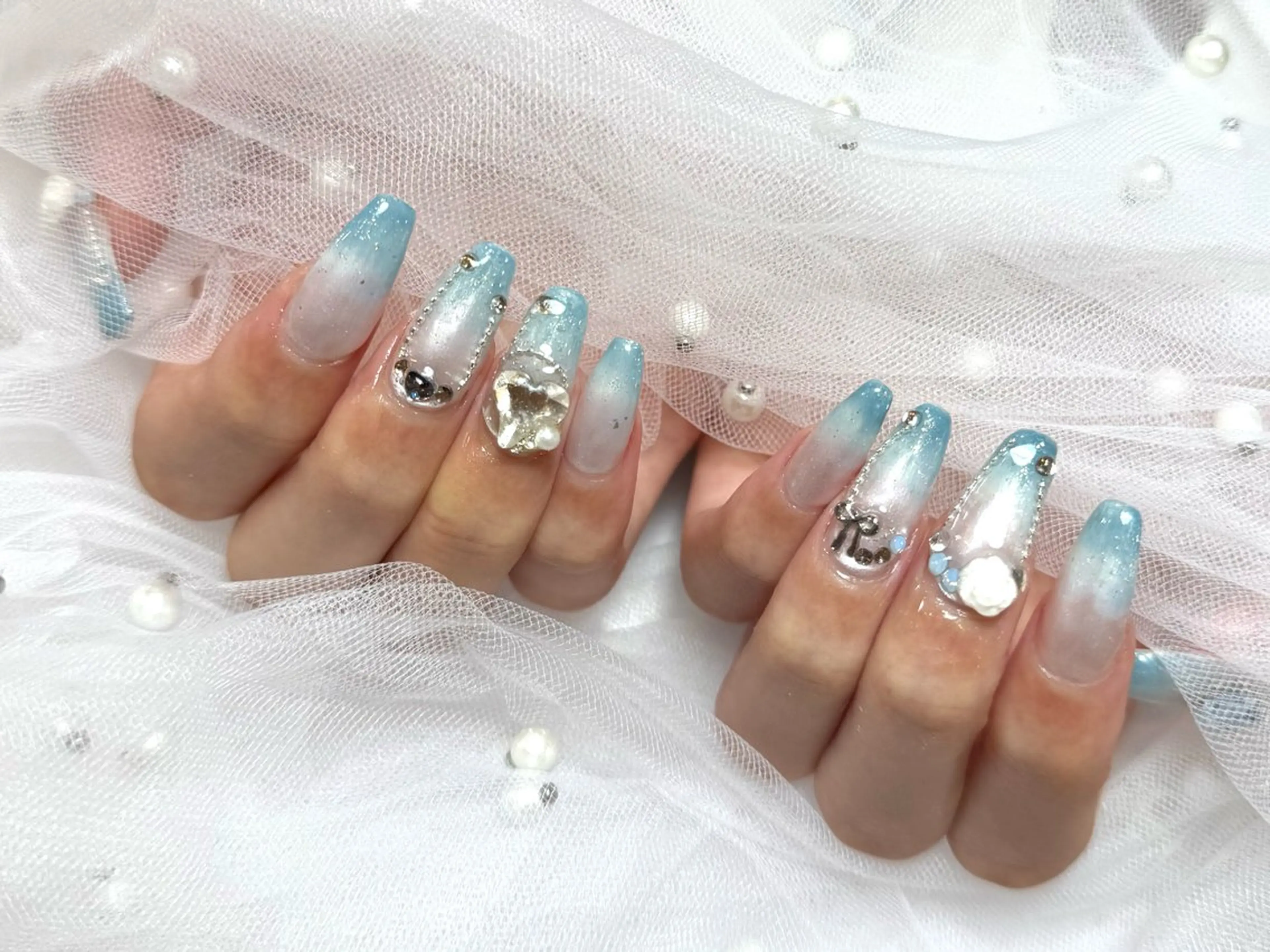 ネイル グラデーション 水色 peTiT ✨️ yuzuki💞🫧のネイルデザイン