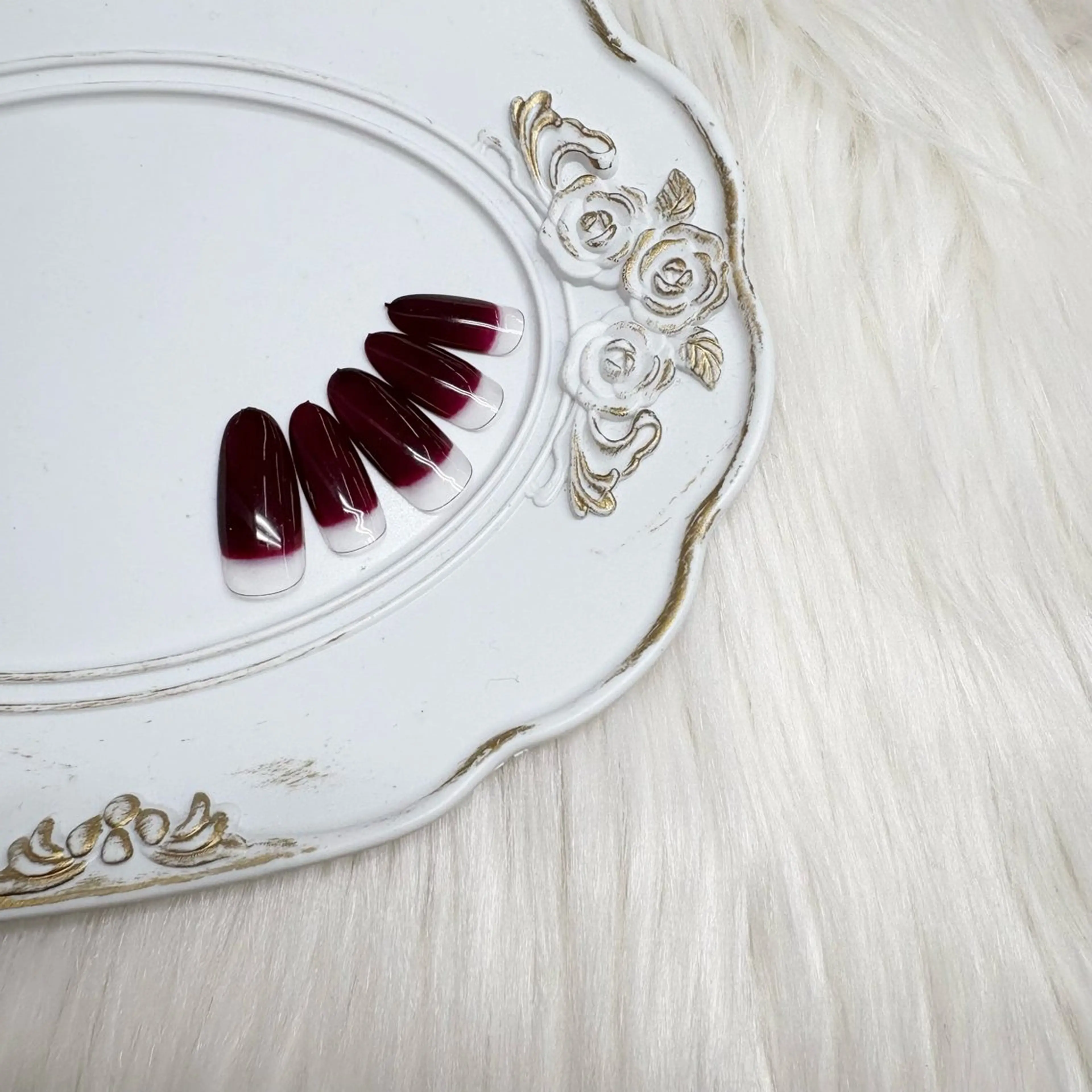 ネイル ボルドー エリクサーネイル池袋店所属・エリクサーネイル池袋 師井のネイルデザイン