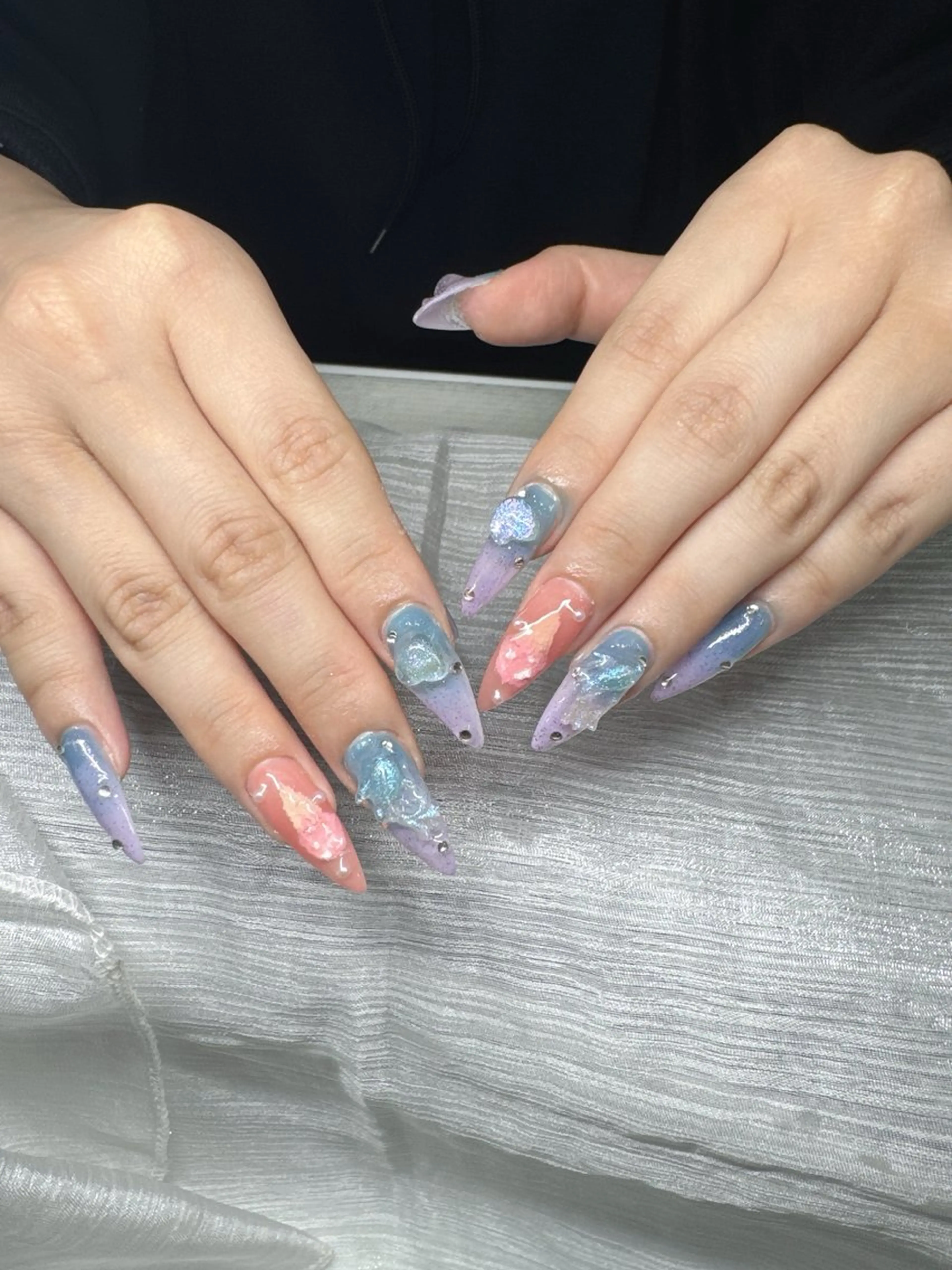 ネイル オーロラネイル チークネイル 長さ出し フットネイル フレンチネイル ハンドネイル Lee Ainのネイルデザイン