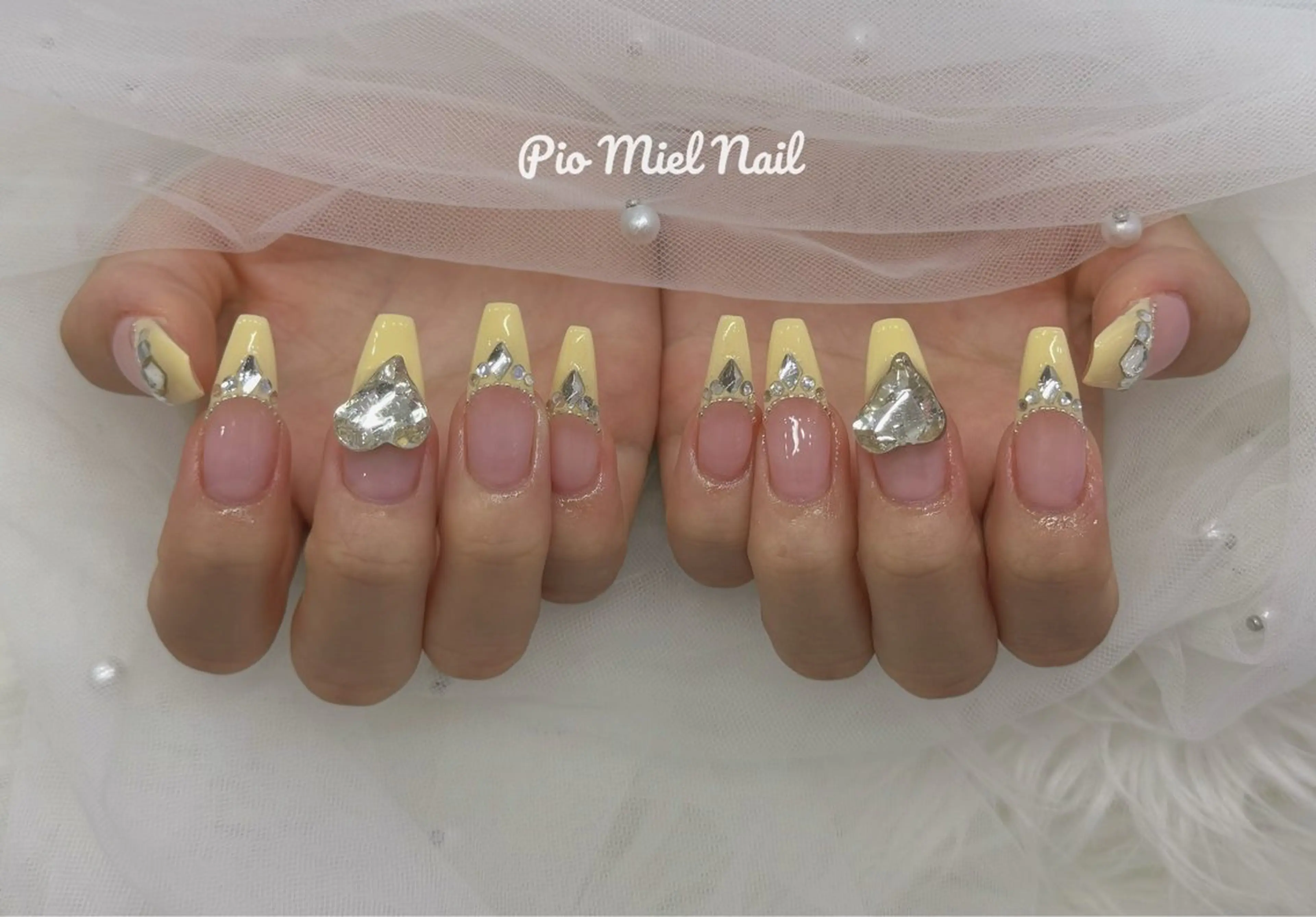 セミロング 韓国風ヘア ハンドネイル Pio Mielのネイルデザイン