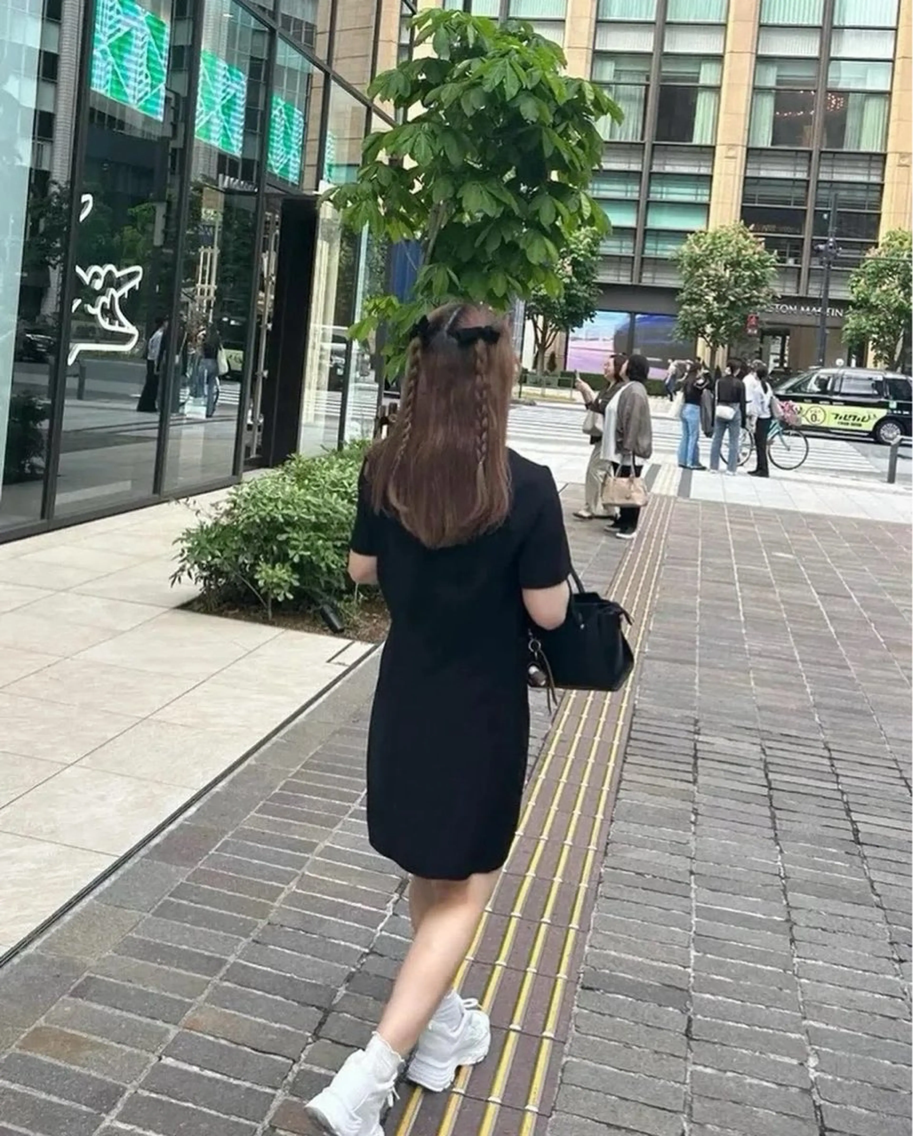 セミロング ヘアアレンジ 韓国ヘア/レイヤー/ 顔まわり足立遥奈のヘアスタイル