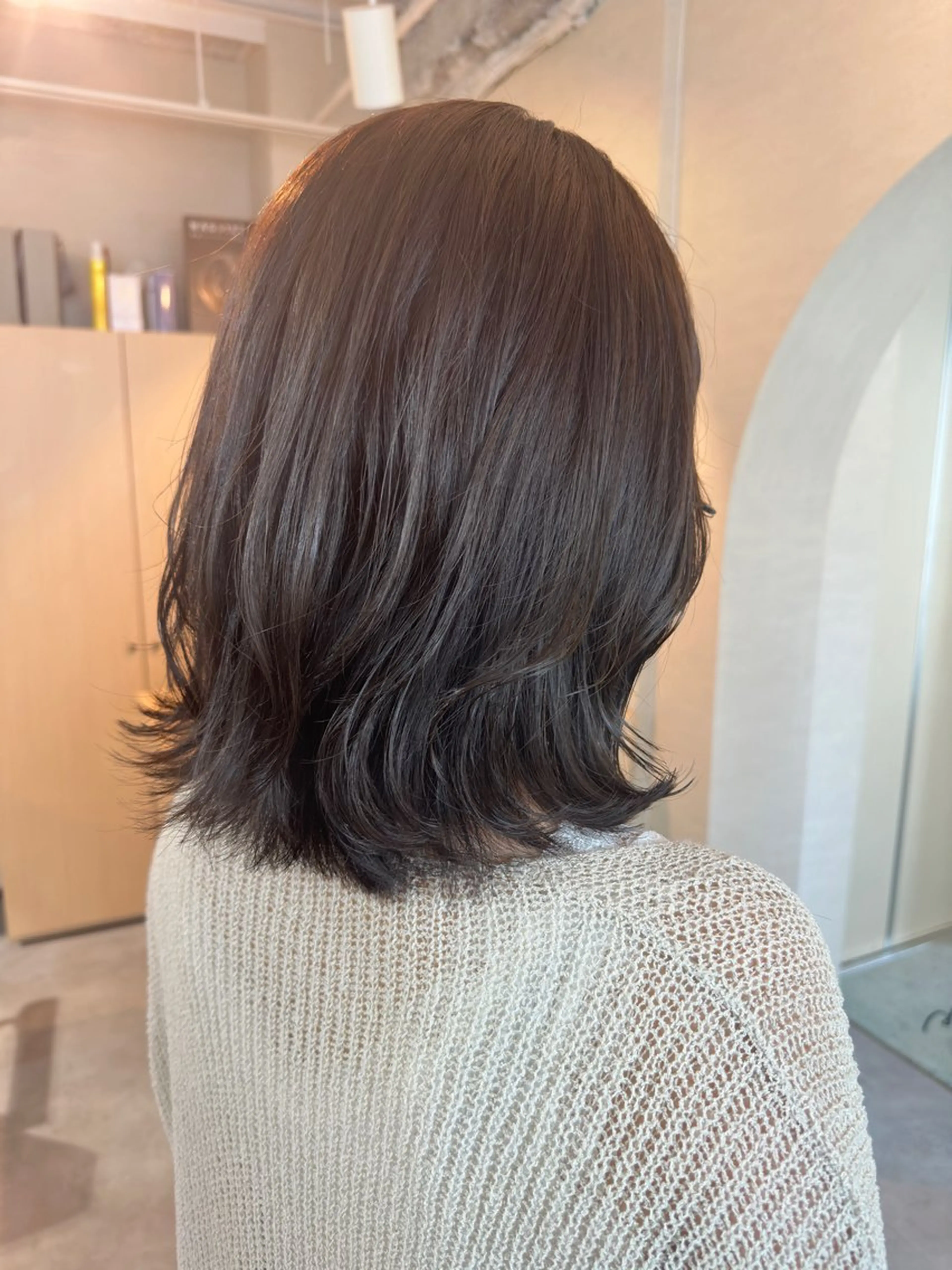 ミディアム カラー アッシュ ブラウンカラー レイヤーカット 【Uneユヌ】菊地 春那のヘアスタイル