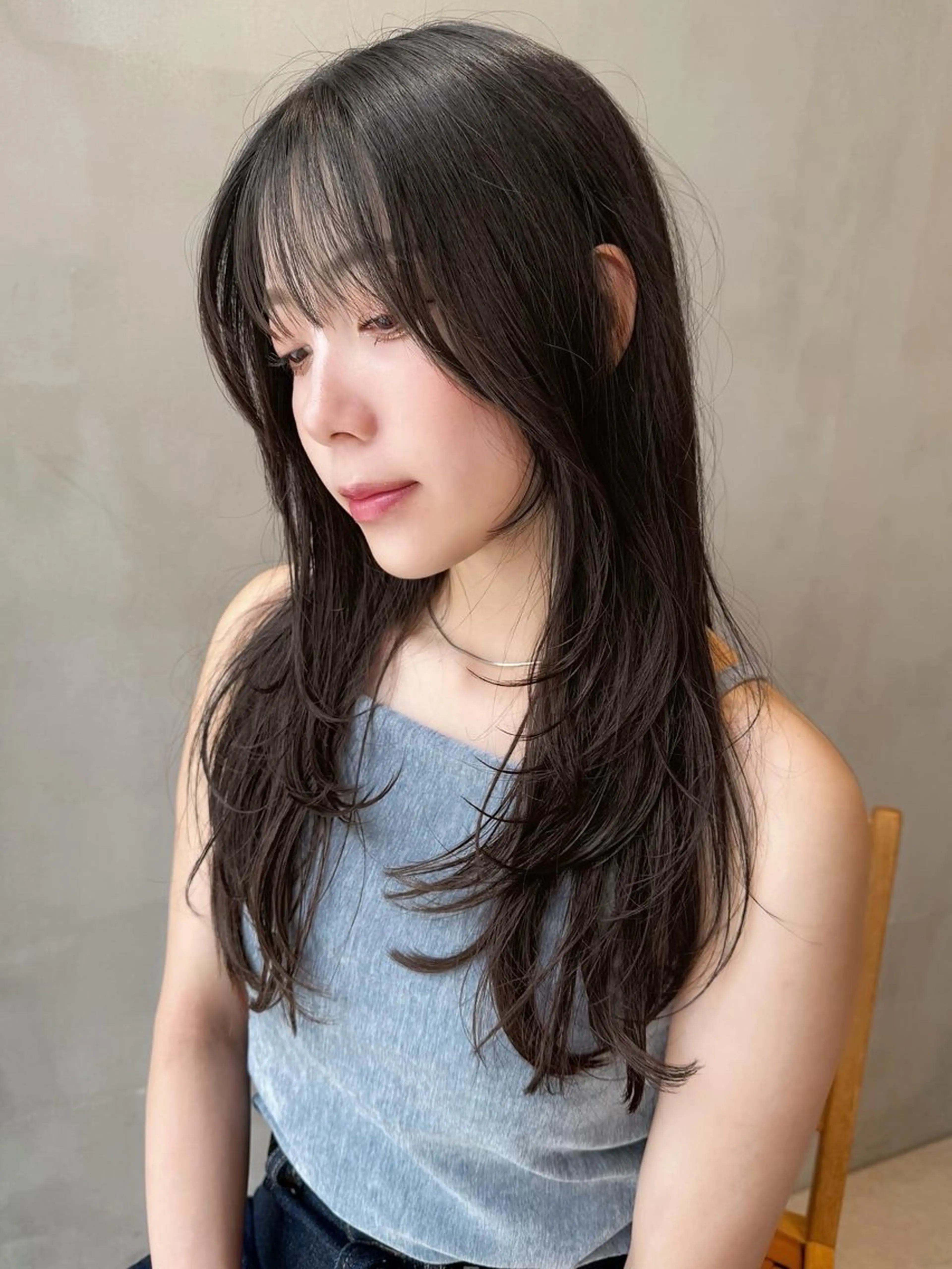 セミロング センターパート /ニュアンスパーマのヘアスタイル