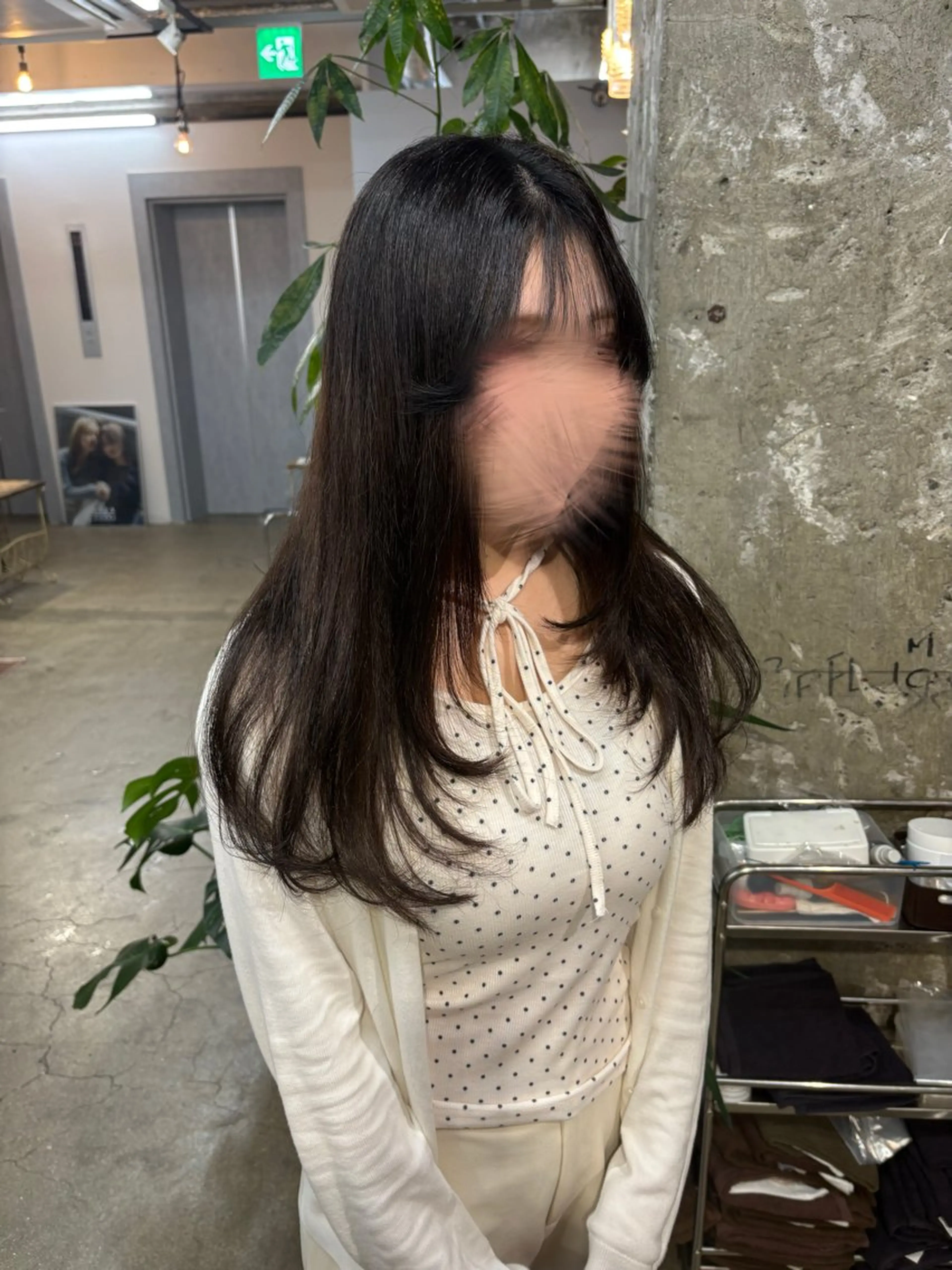 ロング 顔まわりレイヤー 顔周りカット レイヤーカット ニシタニ コハルのヘアスタイル