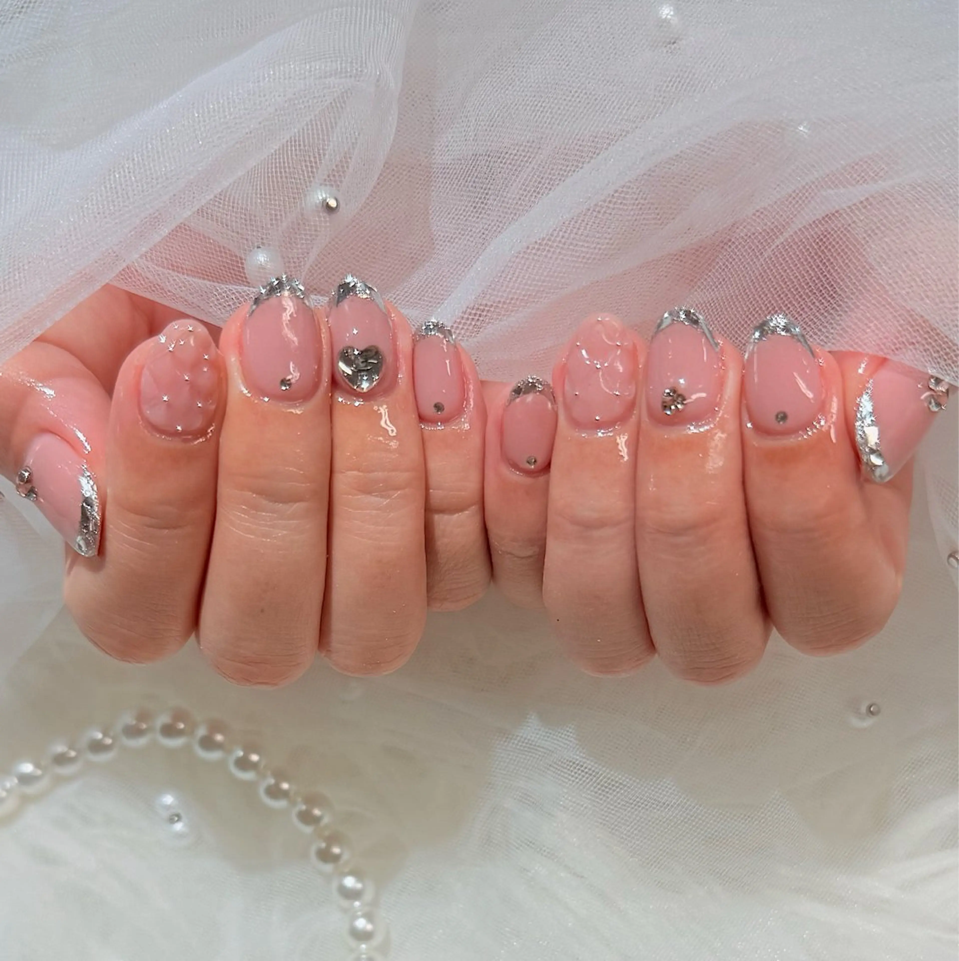 ミディアム ハンドネイル ハンドケア マシェリローズ所属・Macherie Roseのネイルデザイン