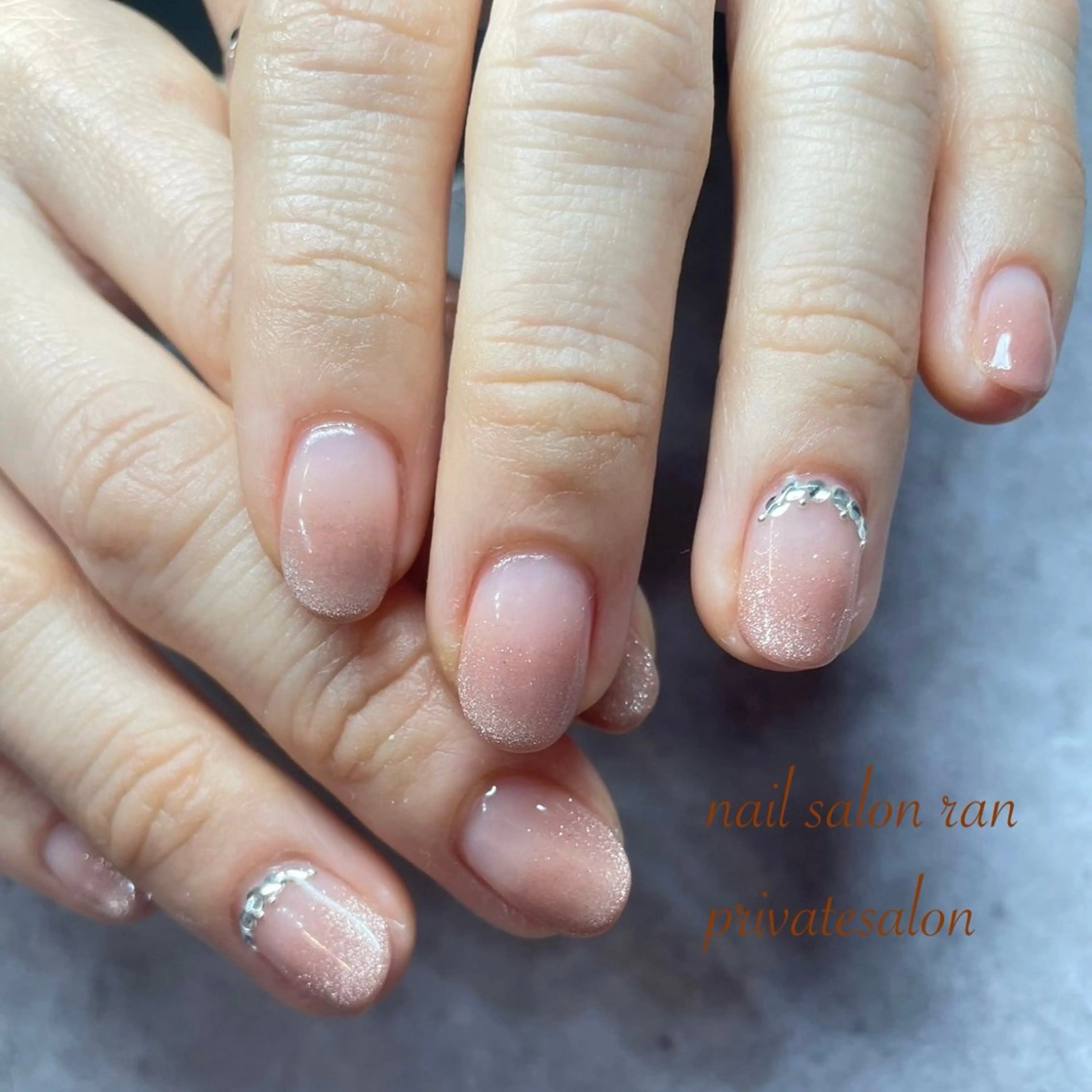 ネイル グラデーション キラキラネイル ラメ(グリッター) シンプルネイル ハンドネイル ハンドケア nailsalon ranのネイルデザイン