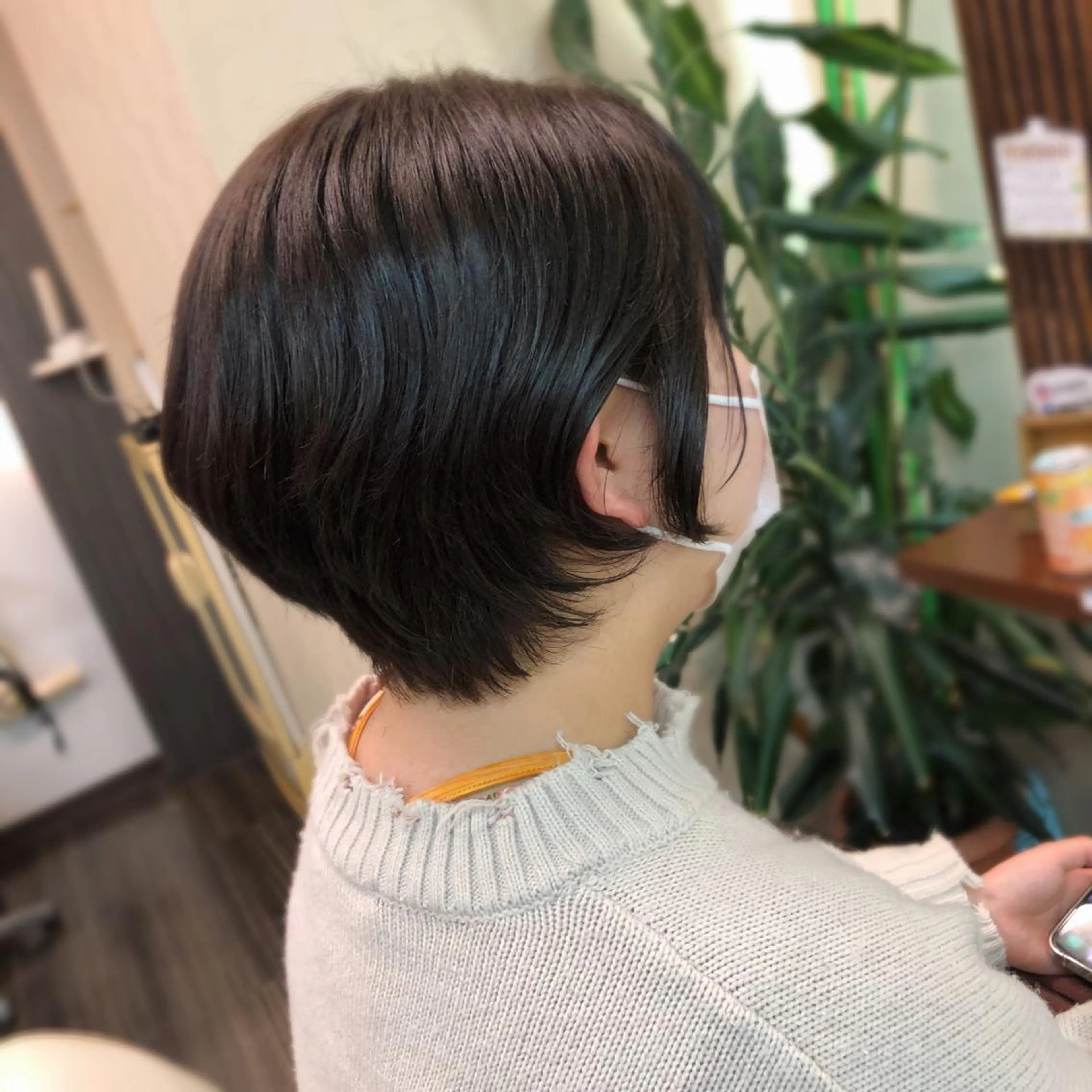 ショート カラー カット ヘアカラー トリートメント 山崎 絵莉香のヘアスタイル