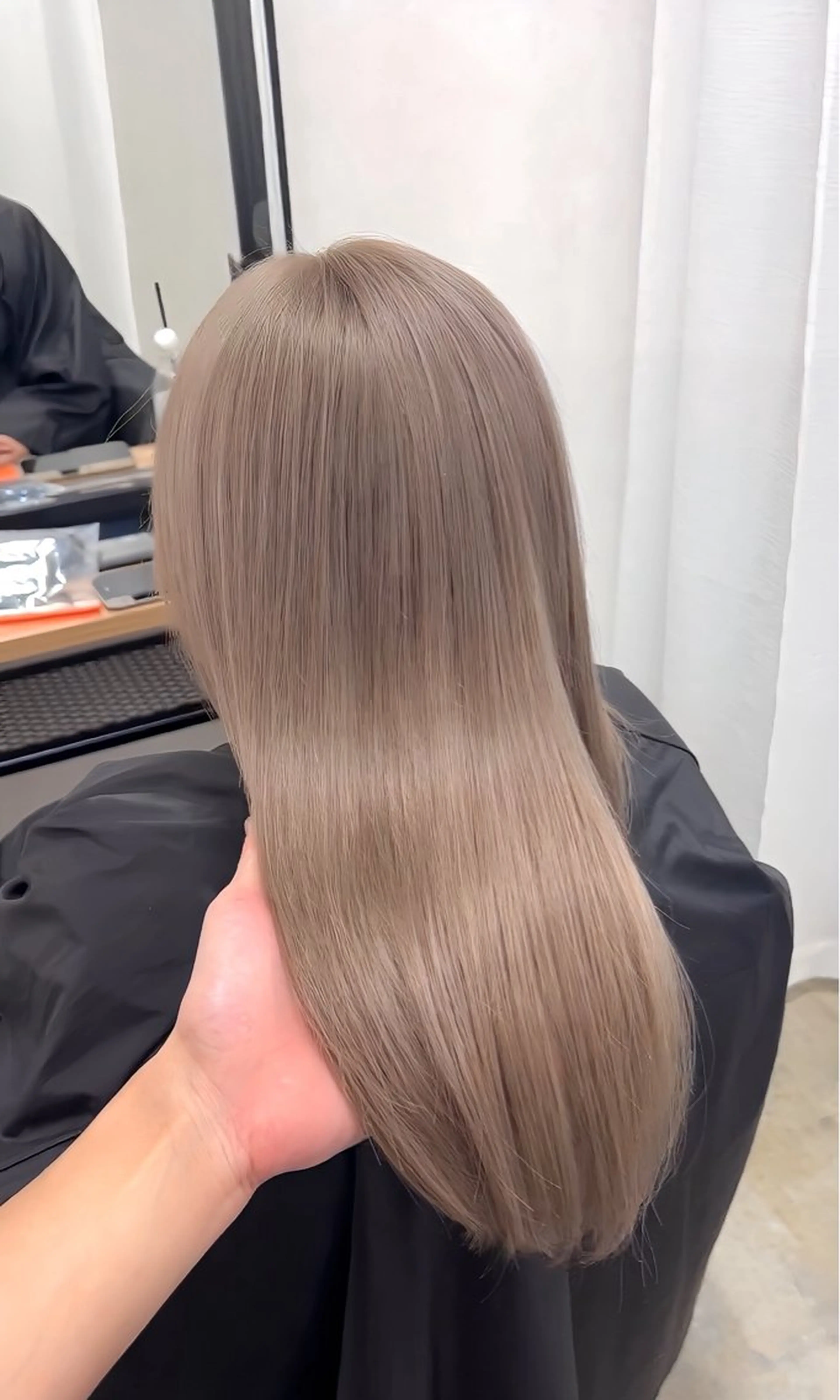 セミロング カラー ベージュカラー ミルクティーベージュ ヘアカラー i'll 髪質改善 淀屋橋 大阪【イル】所属・エクステ/ブリーチ tasukuのヘアスタイル