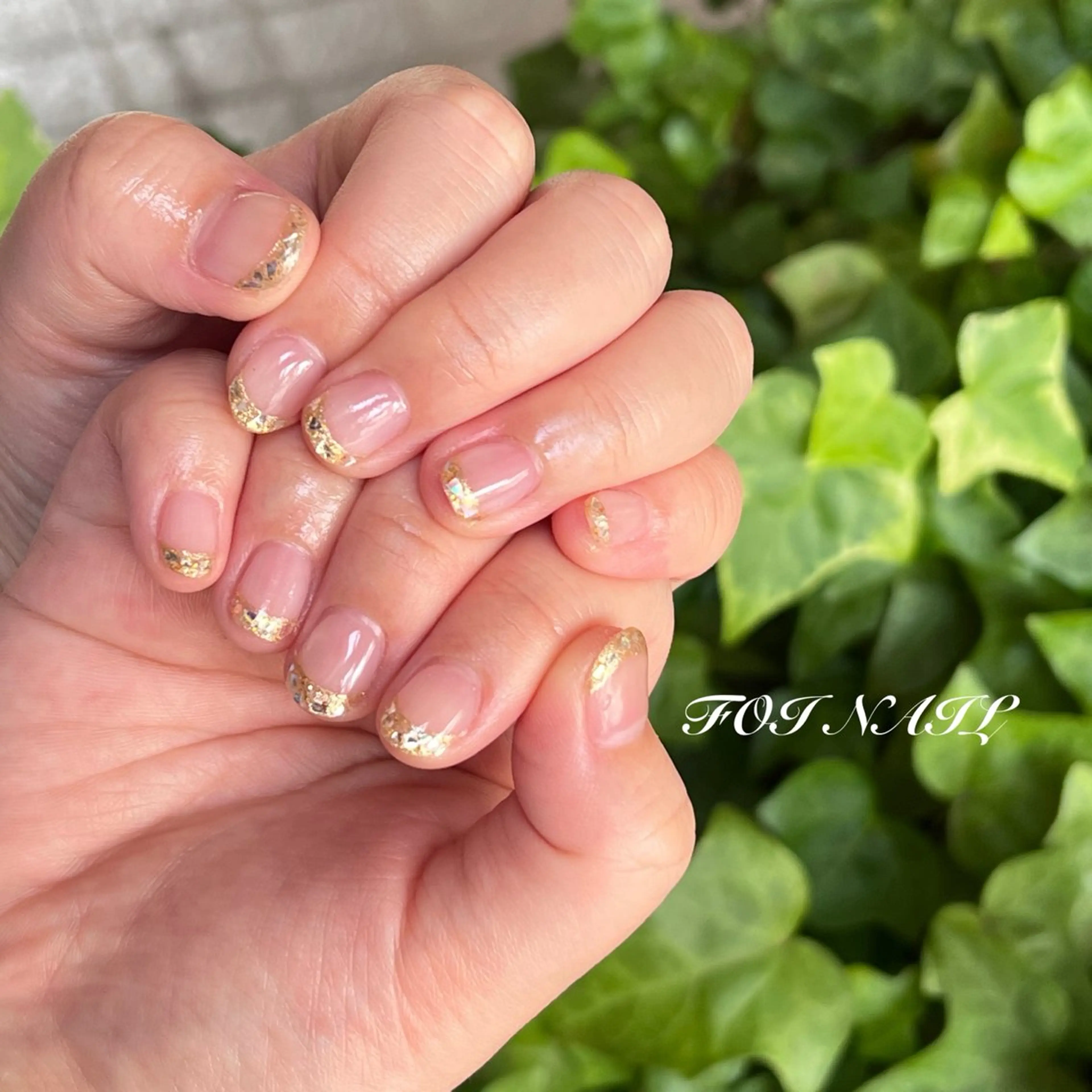 ネイル フレンチネイル ガラスフレンチ ゴールド FOI NAILのネイルデザイン